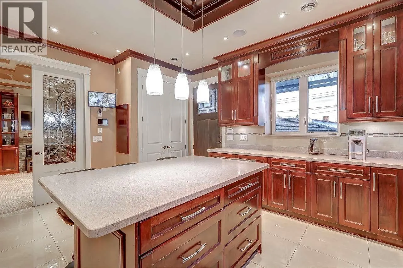 66 W 44TH AVENUE
