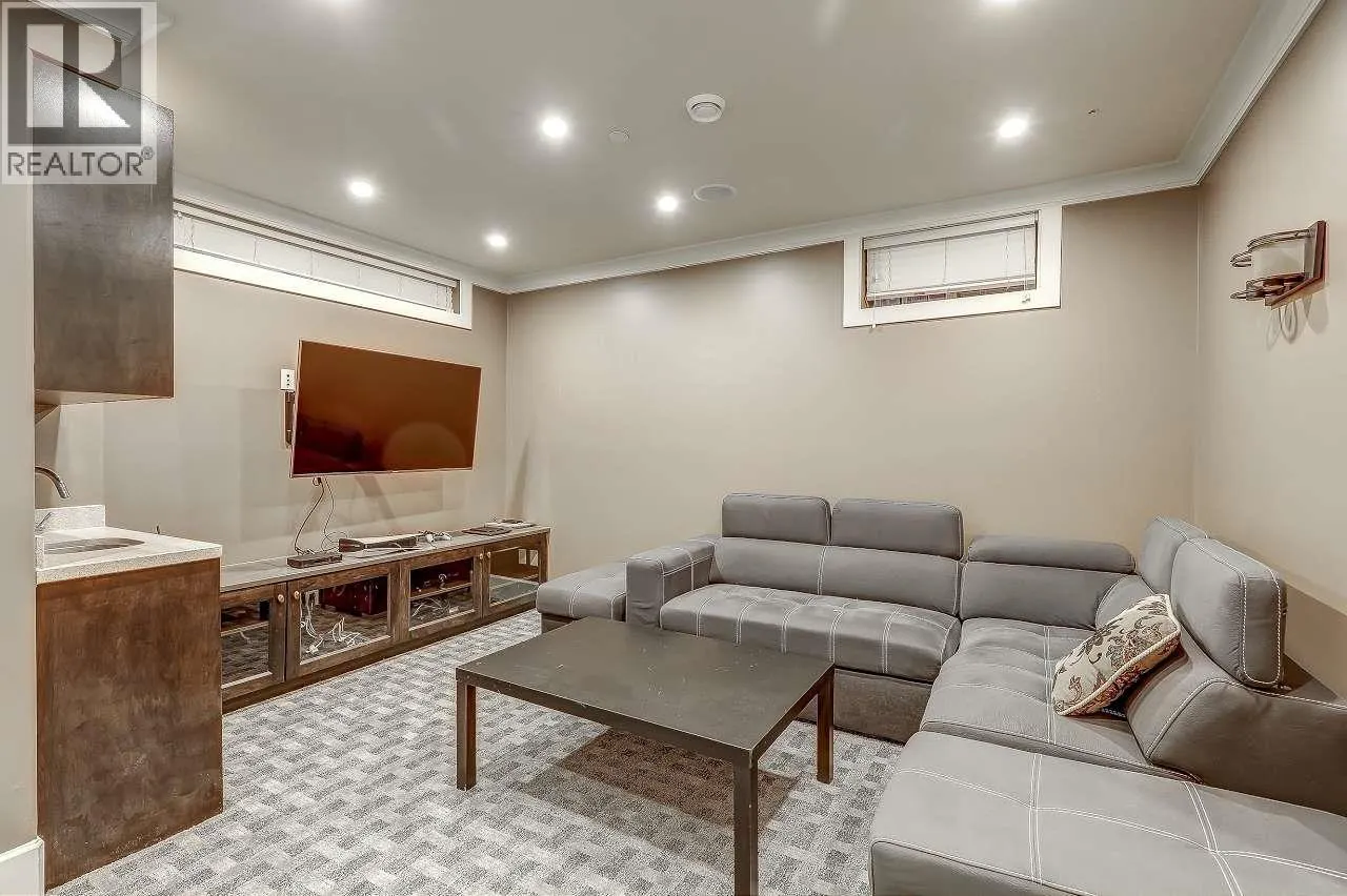 66 W 44TH AVENUE