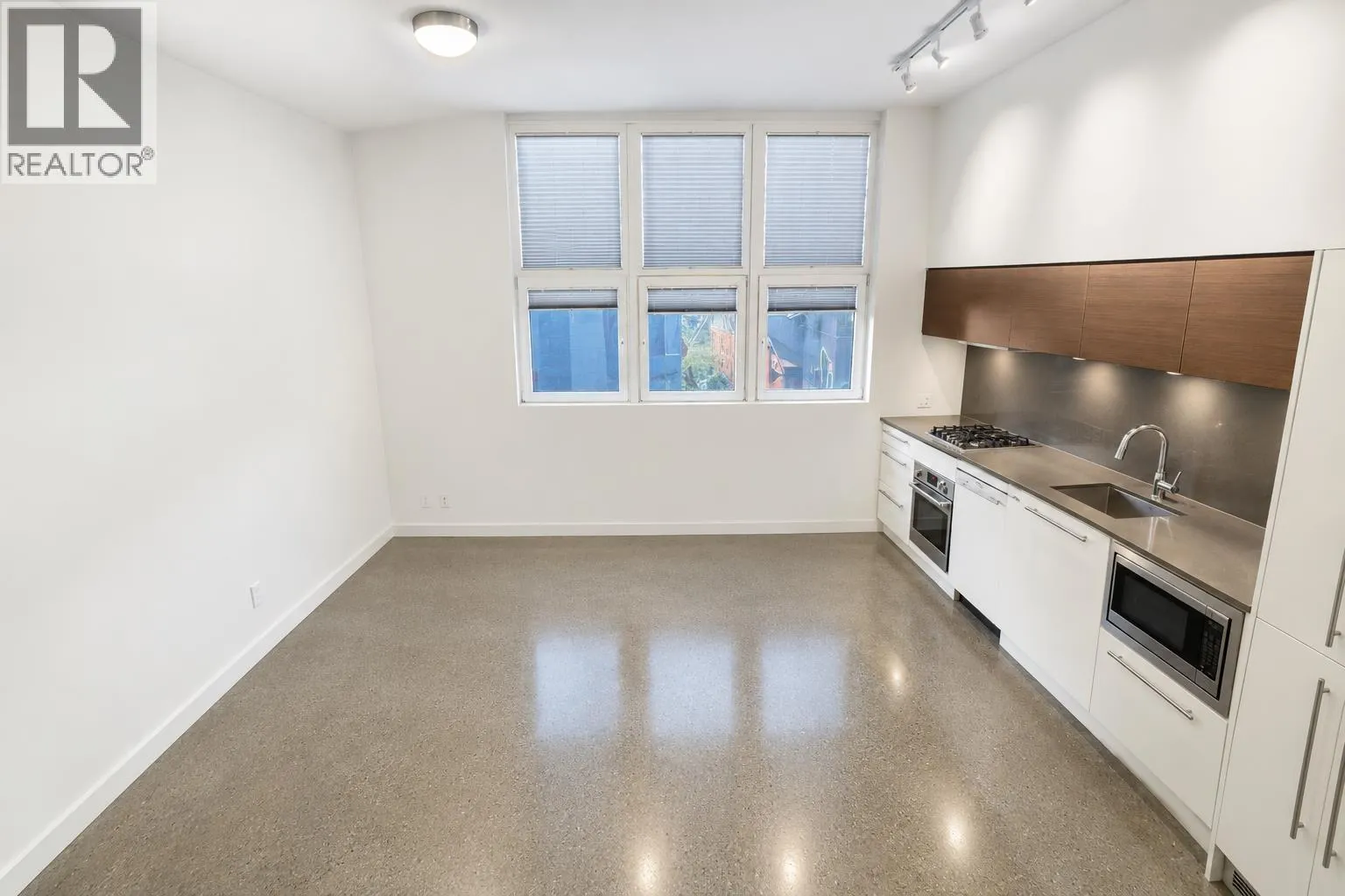 208 150 E CORDOVA STREET
