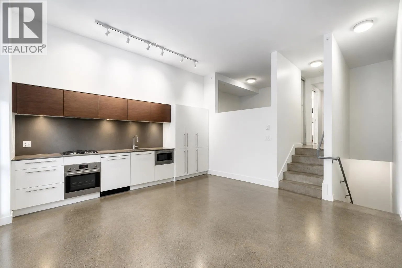 208 150 E CORDOVA STREET