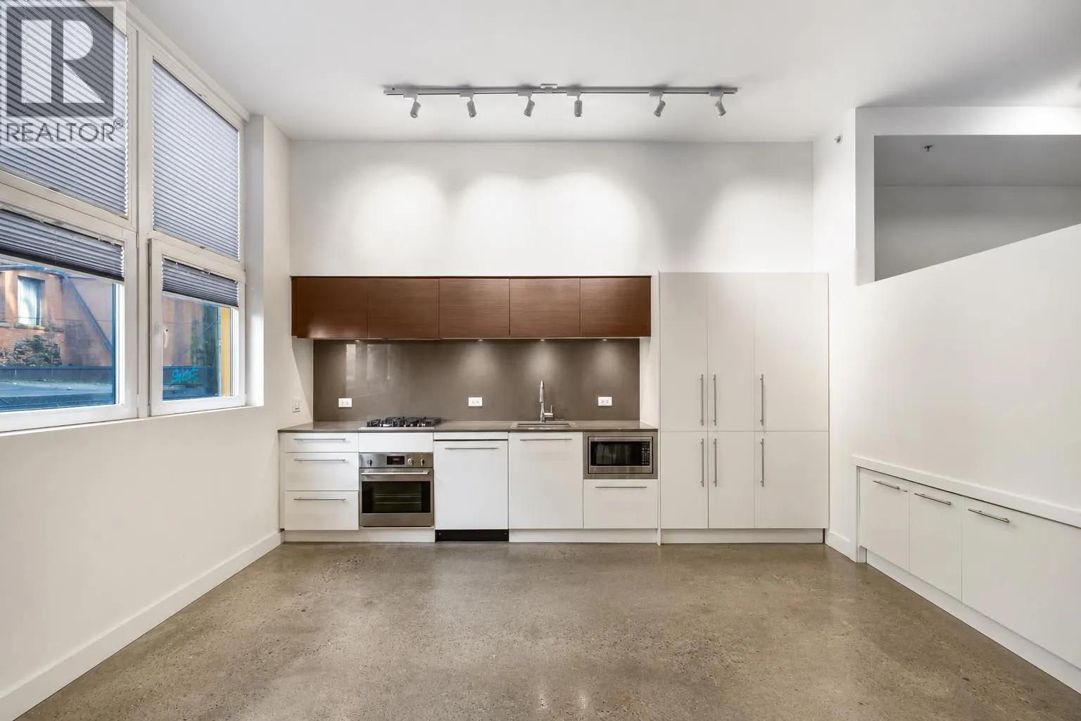 208 150 E CORDOVA STREET