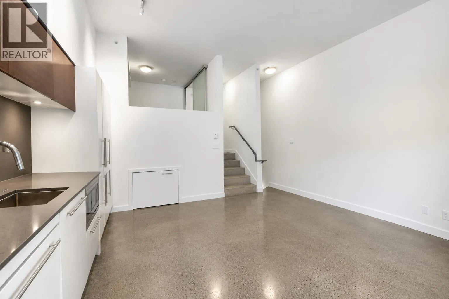 208 150 E CORDOVA STREET