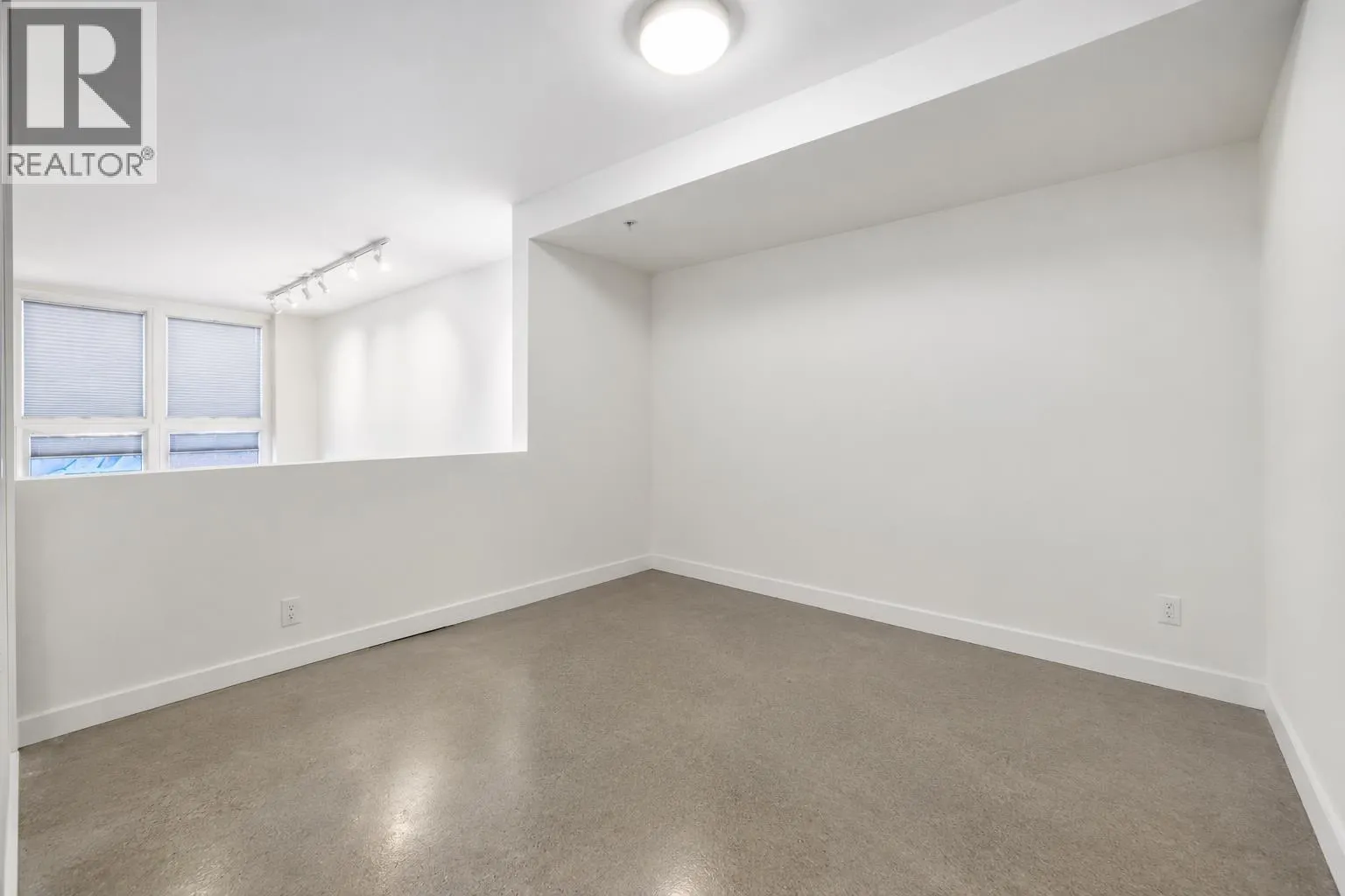 208 150 E CORDOVA STREET