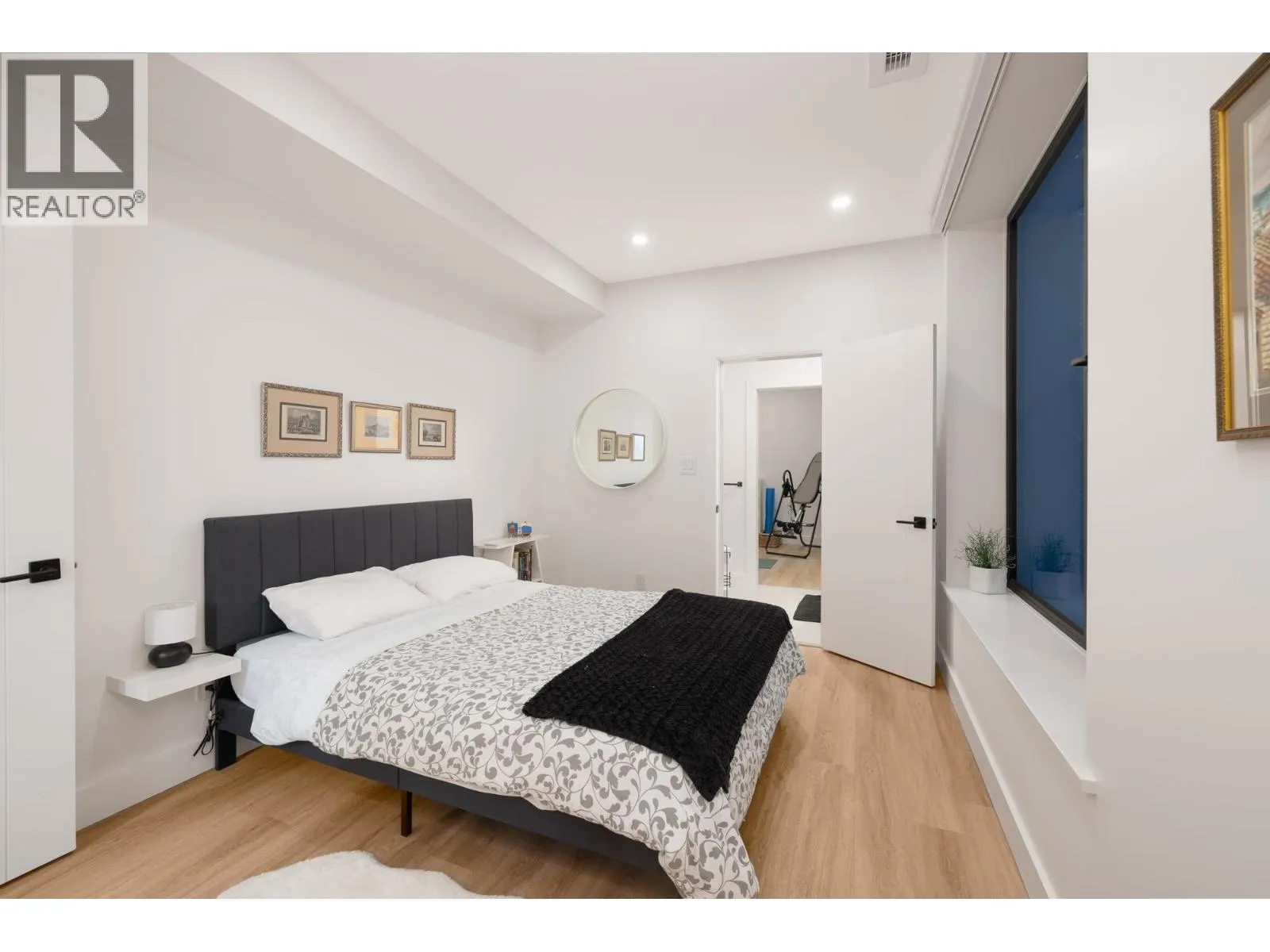 255 SANDRINGHAM CRESCENT