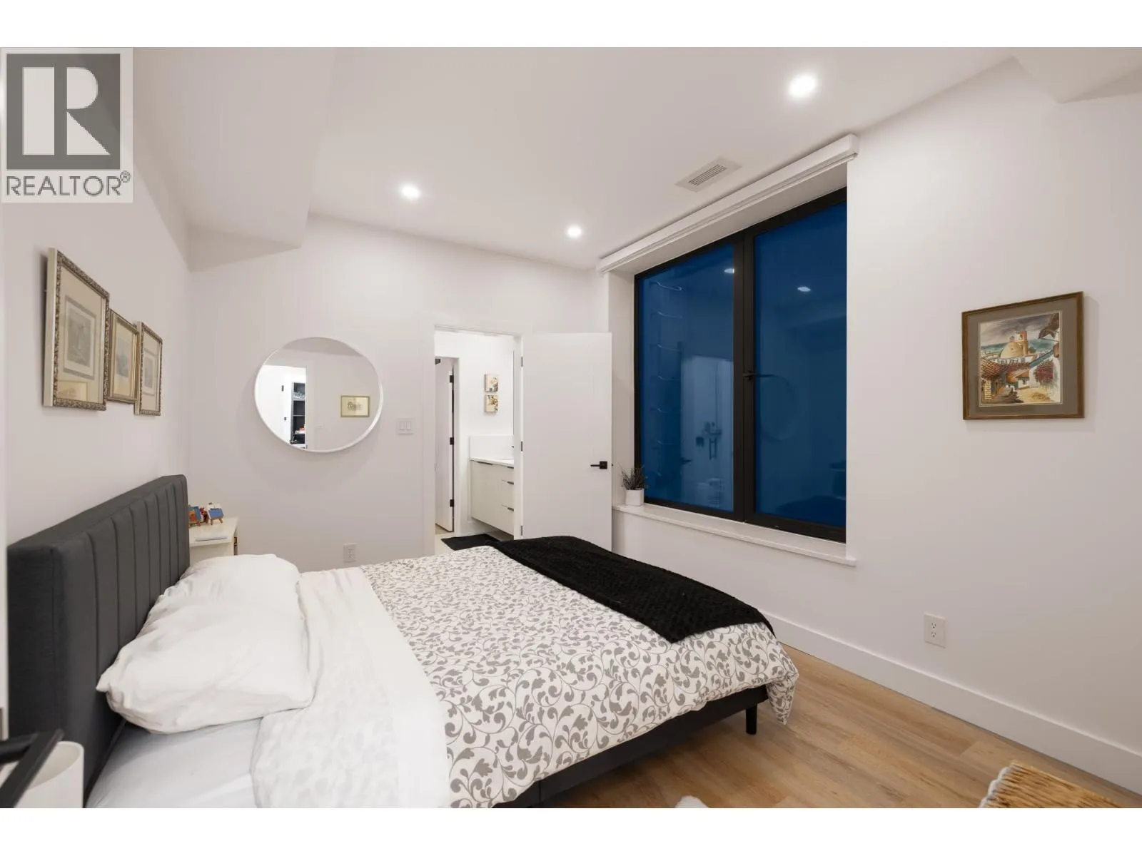 255 SANDRINGHAM CRESCENT