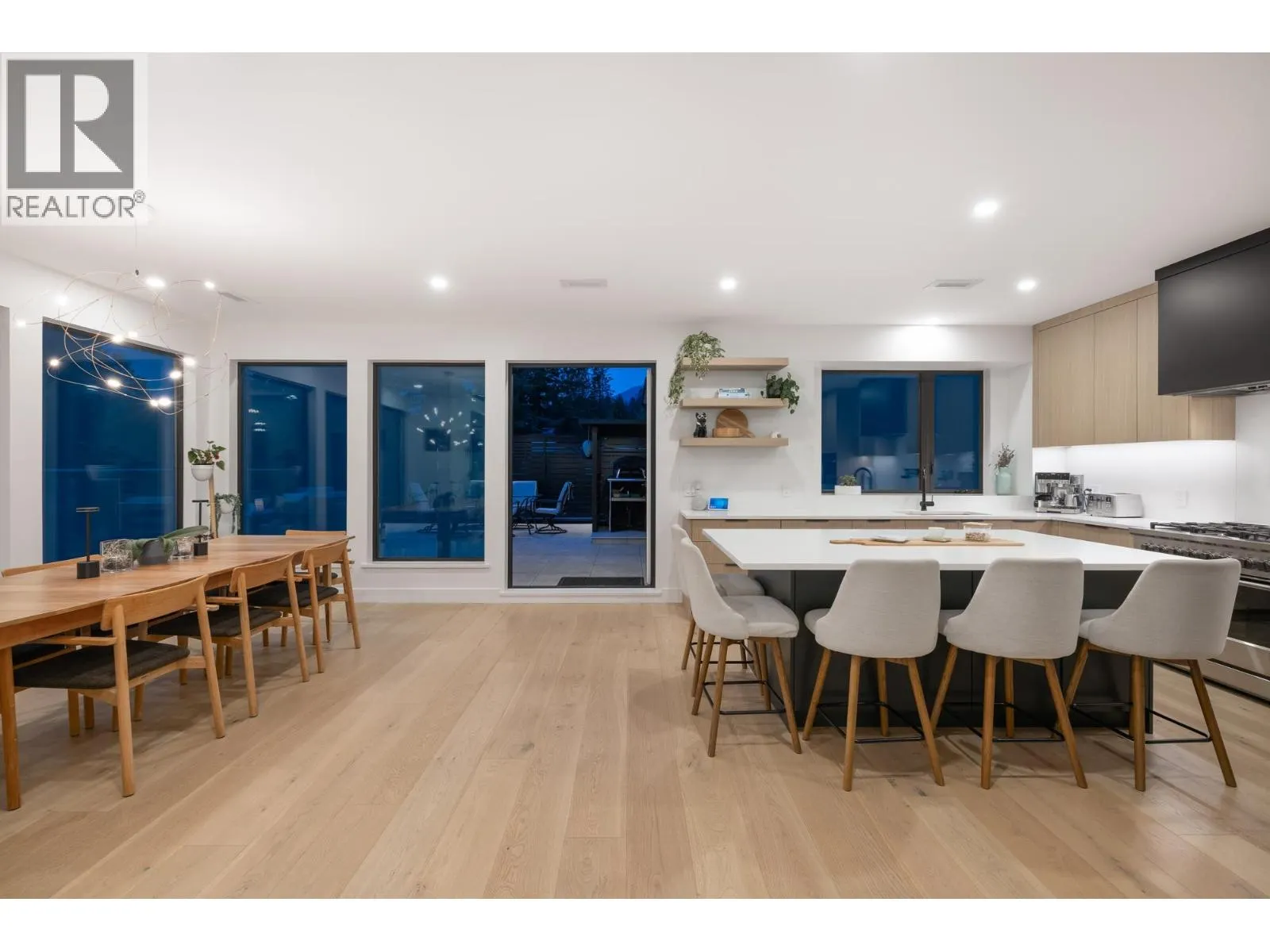 255 SANDRINGHAM CRESCENT