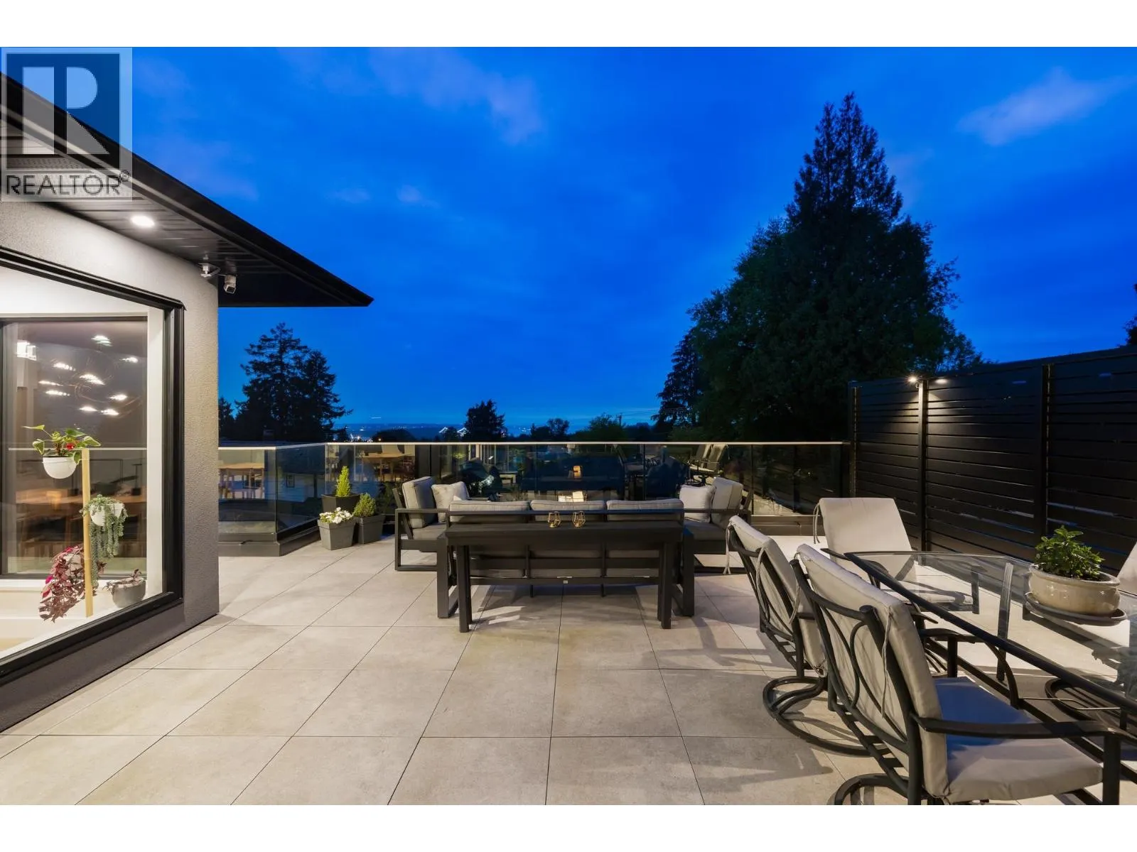 255 SANDRINGHAM CRESCENT