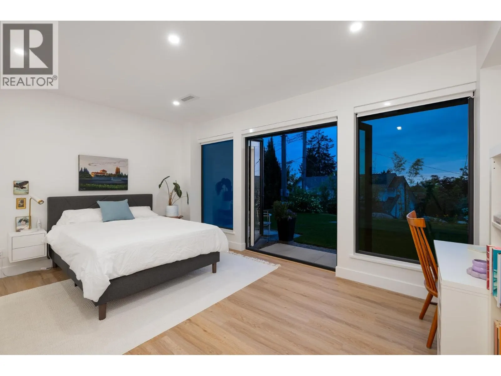 255 SANDRINGHAM CRESCENT
