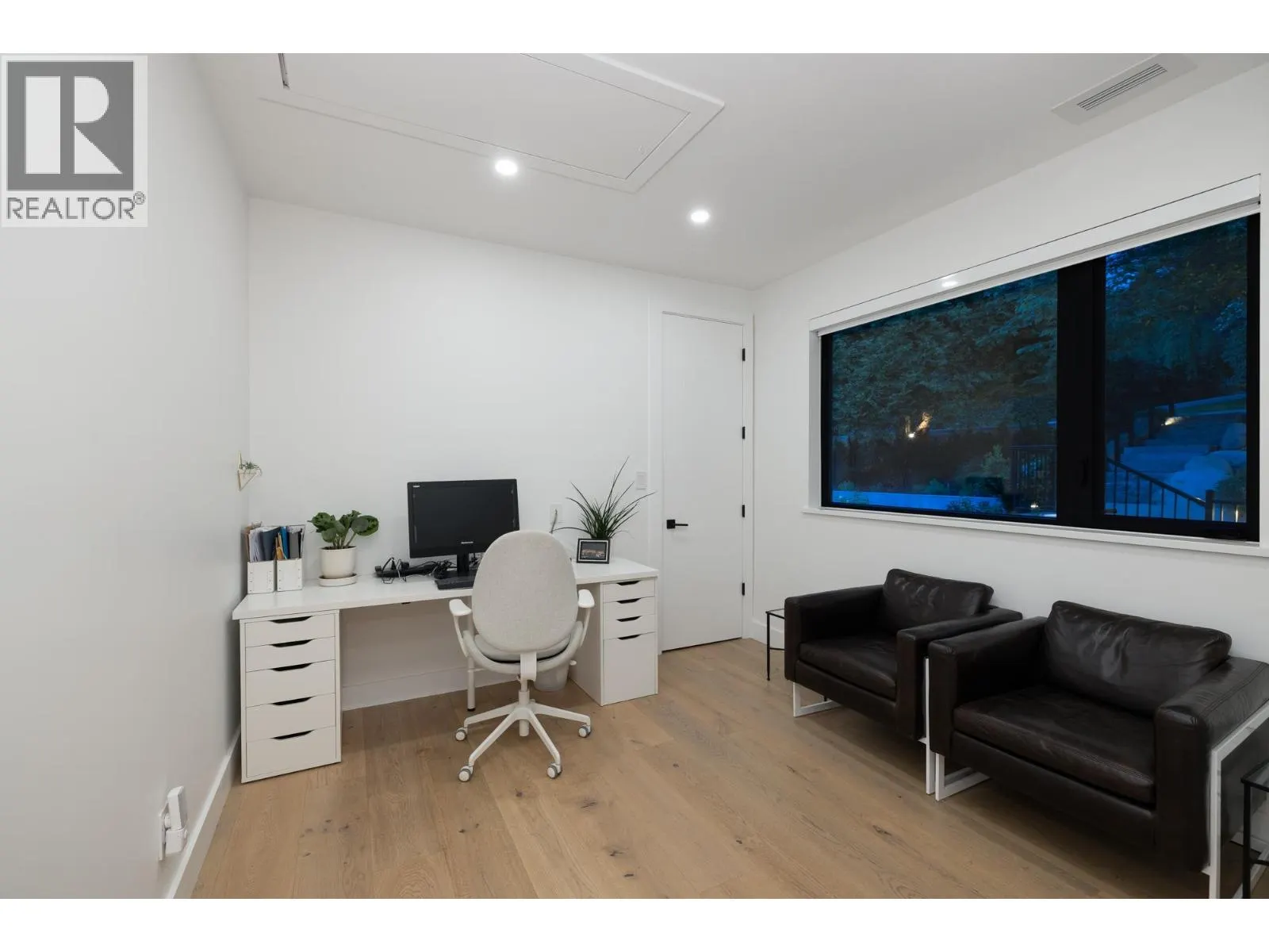 255 SANDRINGHAM CRESCENT