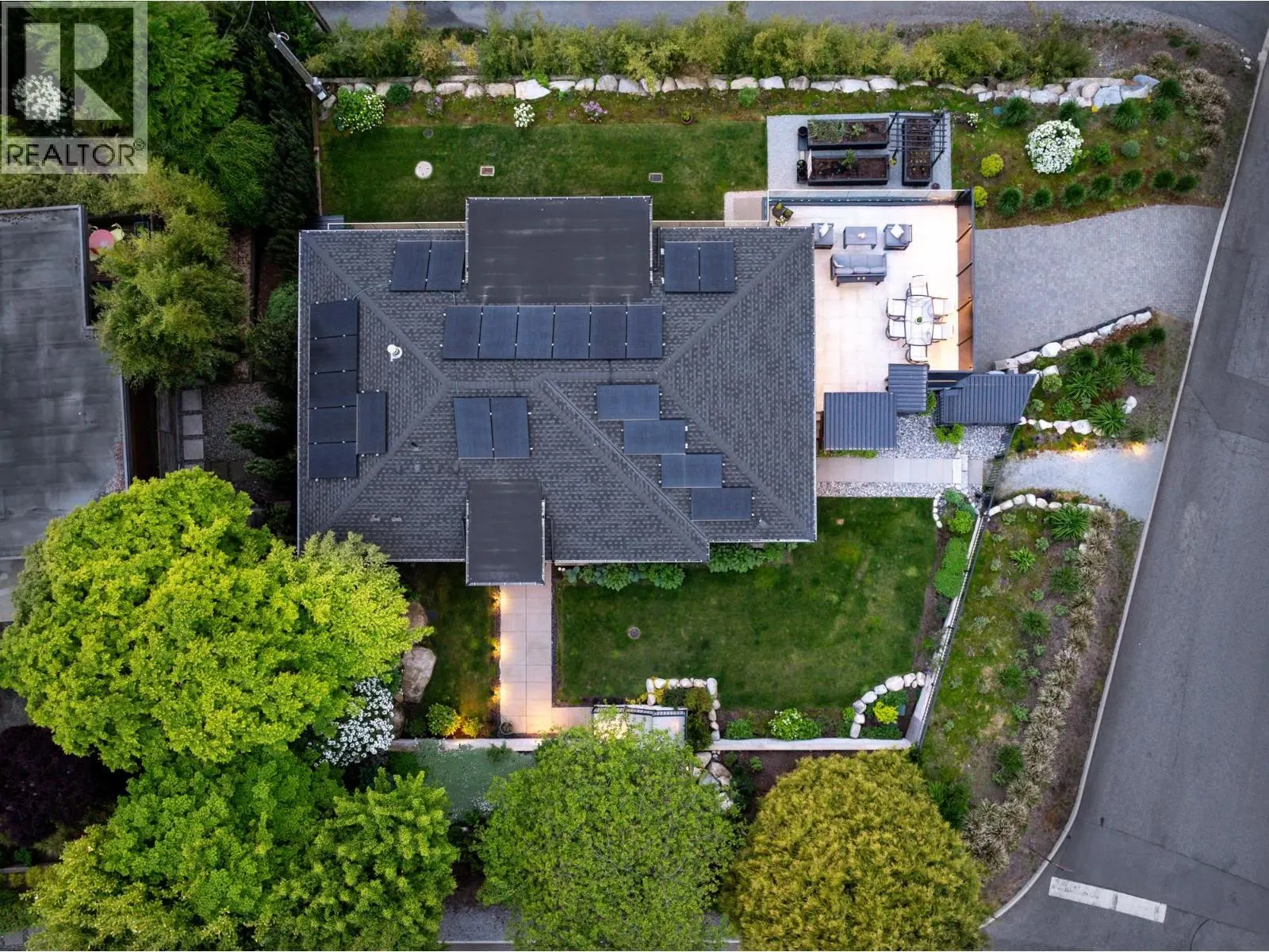 255 SANDRINGHAM CRESCENT