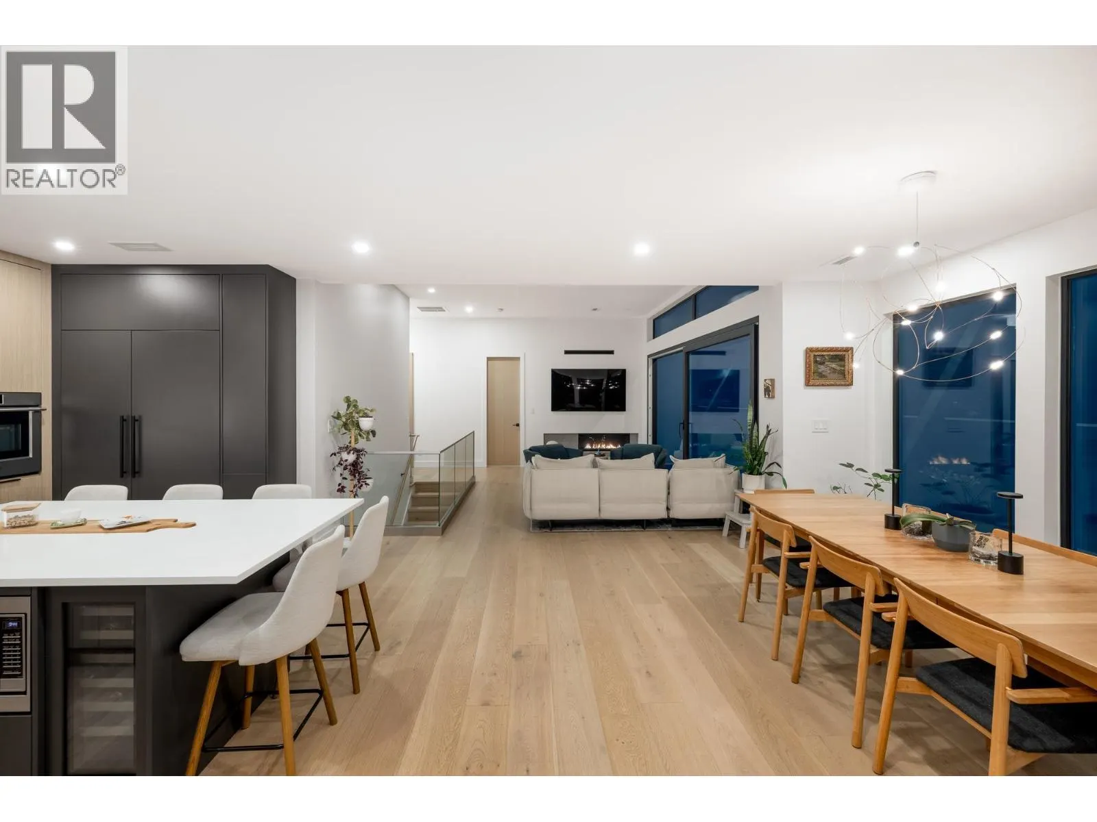 255 SANDRINGHAM CRESCENT