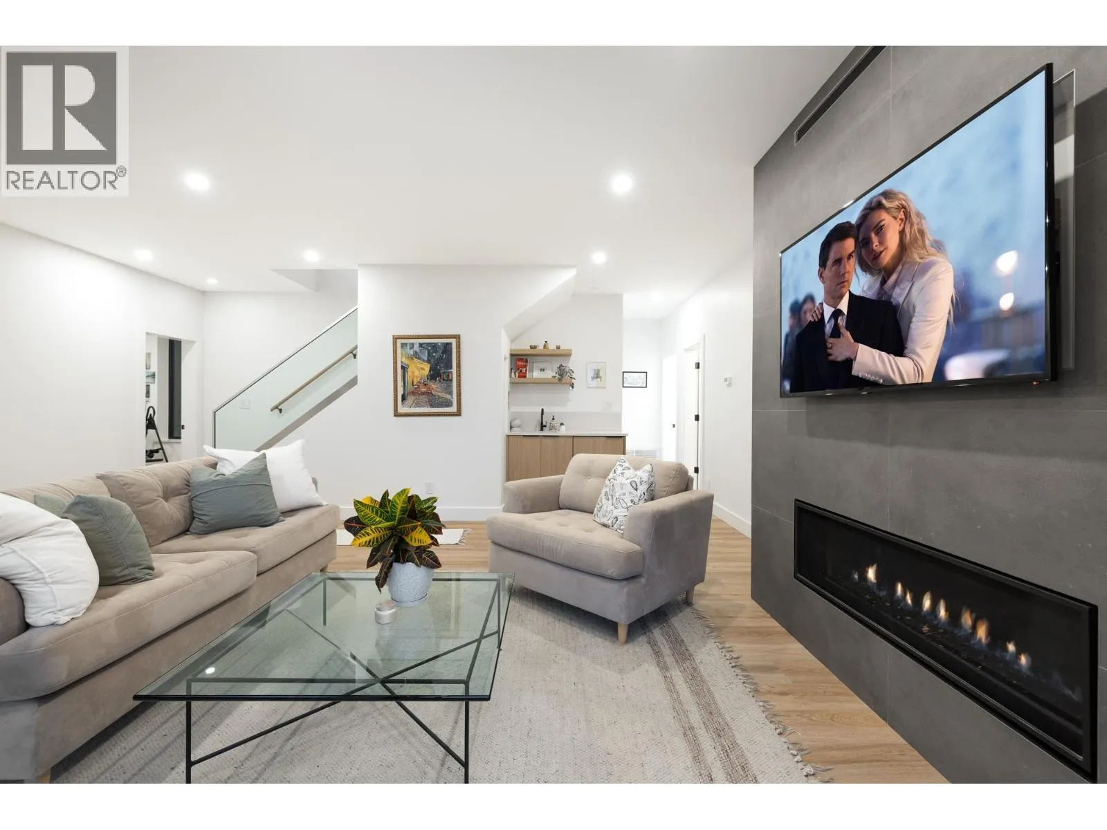 255 SANDRINGHAM CRESCENT