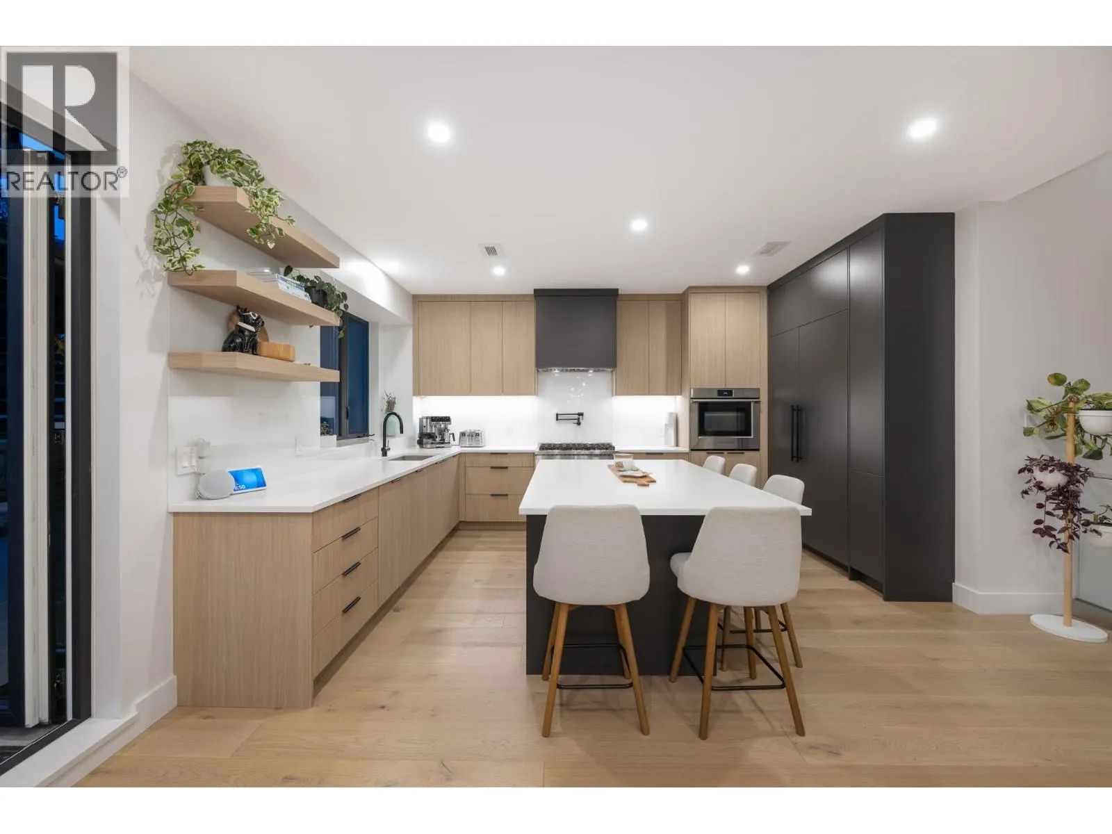 255 SANDRINGHAM CRESCENT