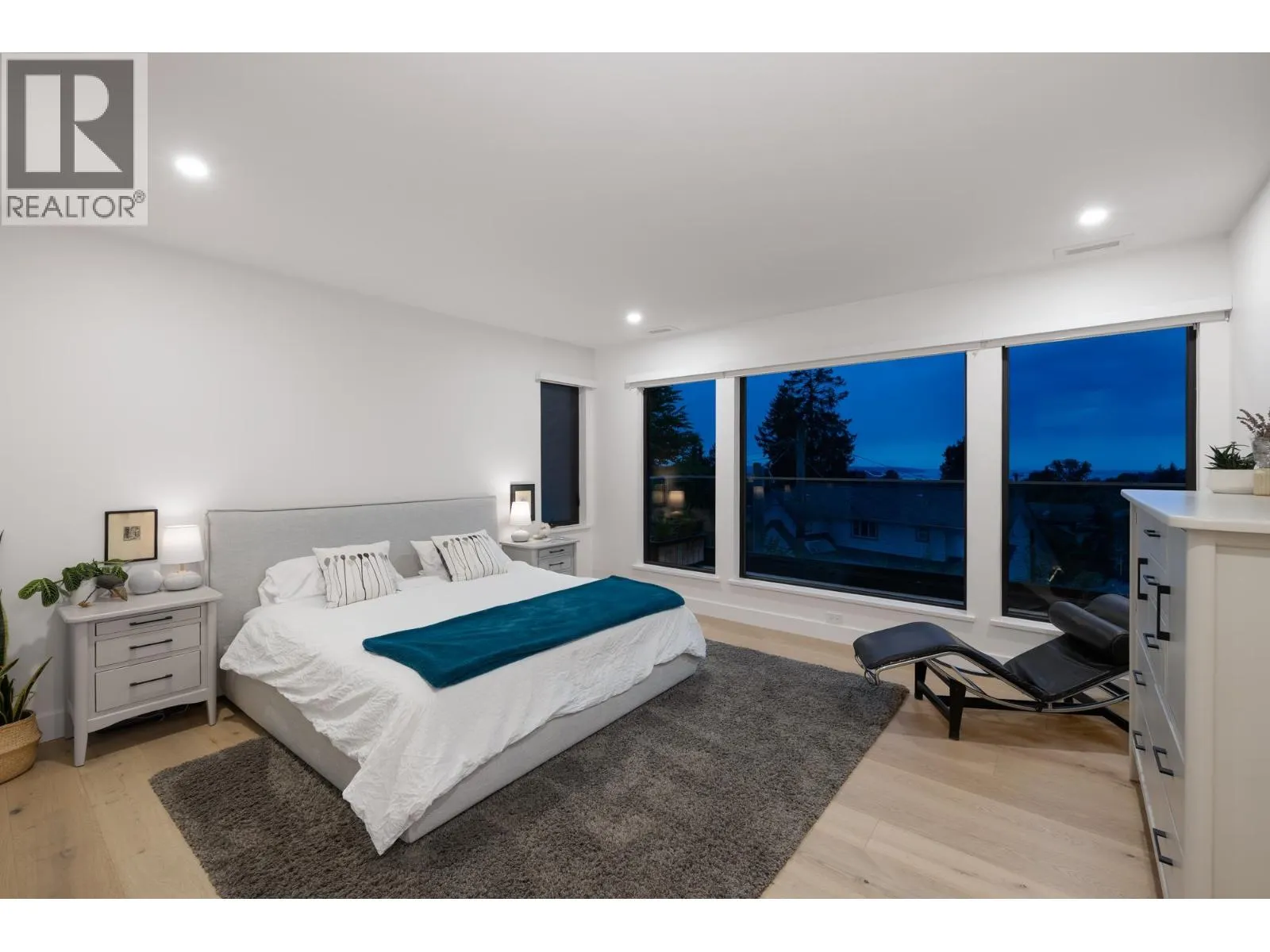 255 SANDRINGHAM CRESCENT
