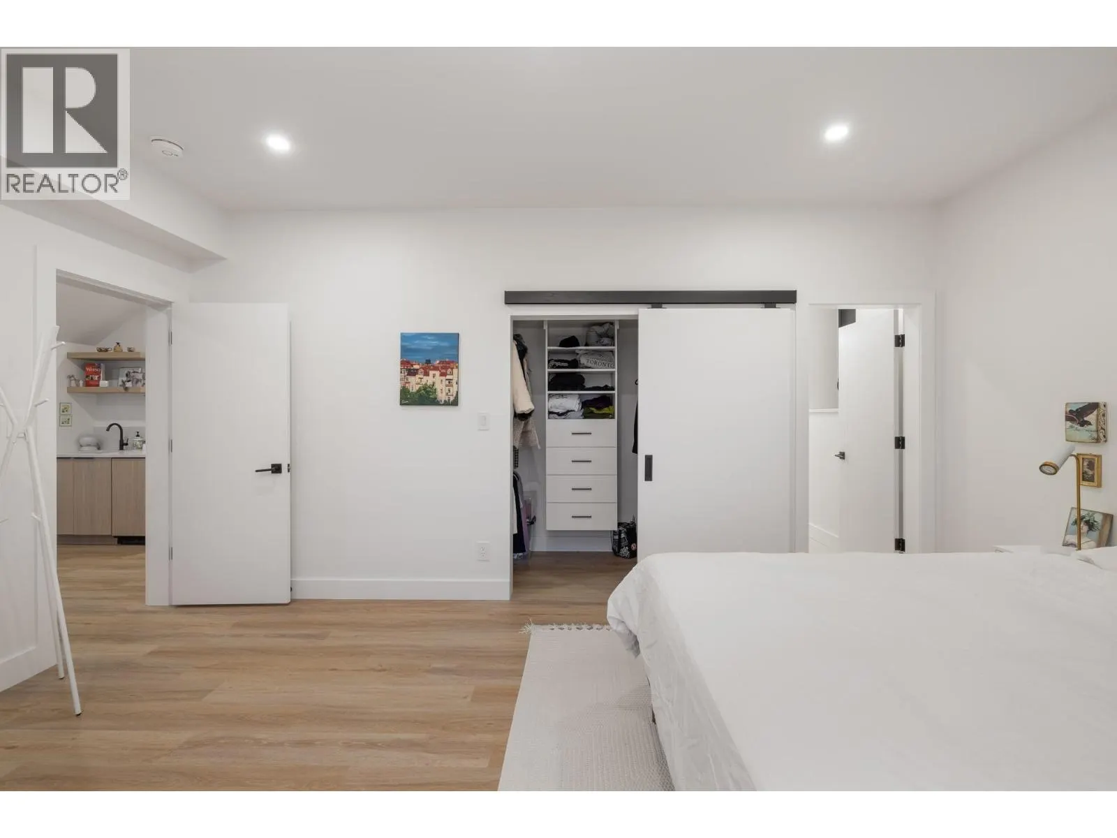 255 SANDRINGHAM CRESCENT