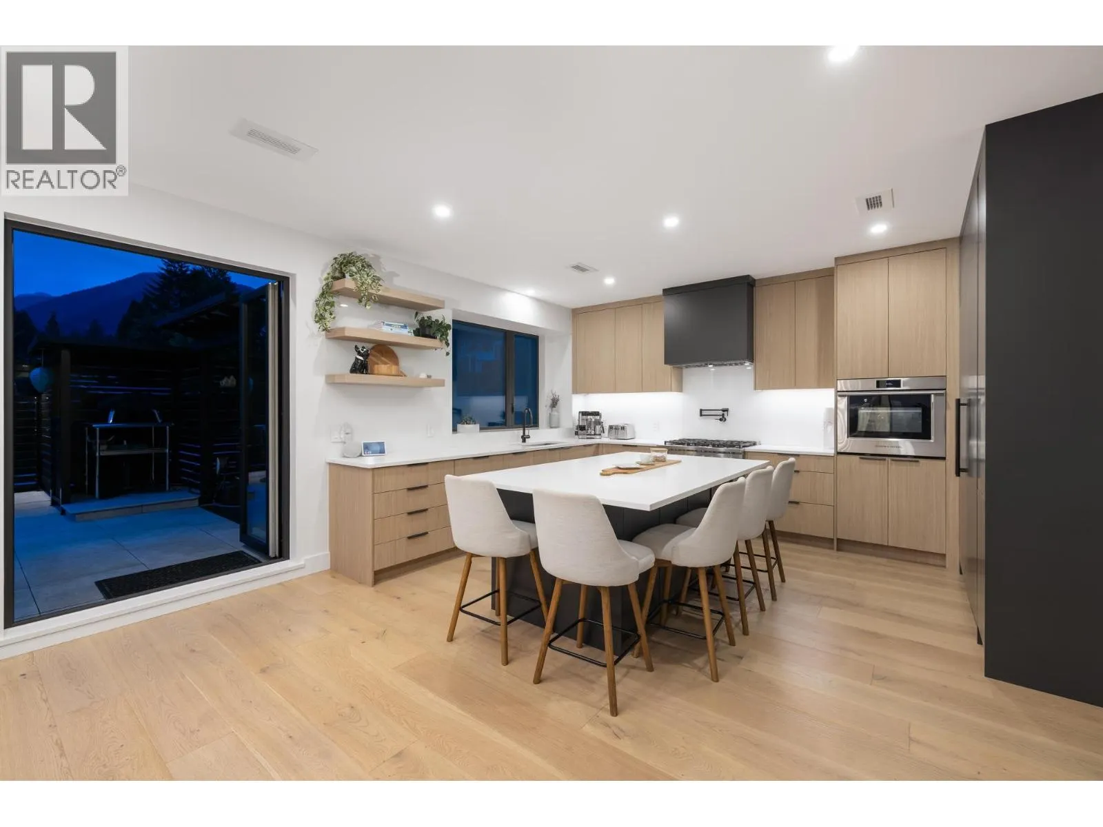255 SANDRINGHAM CRESCENT