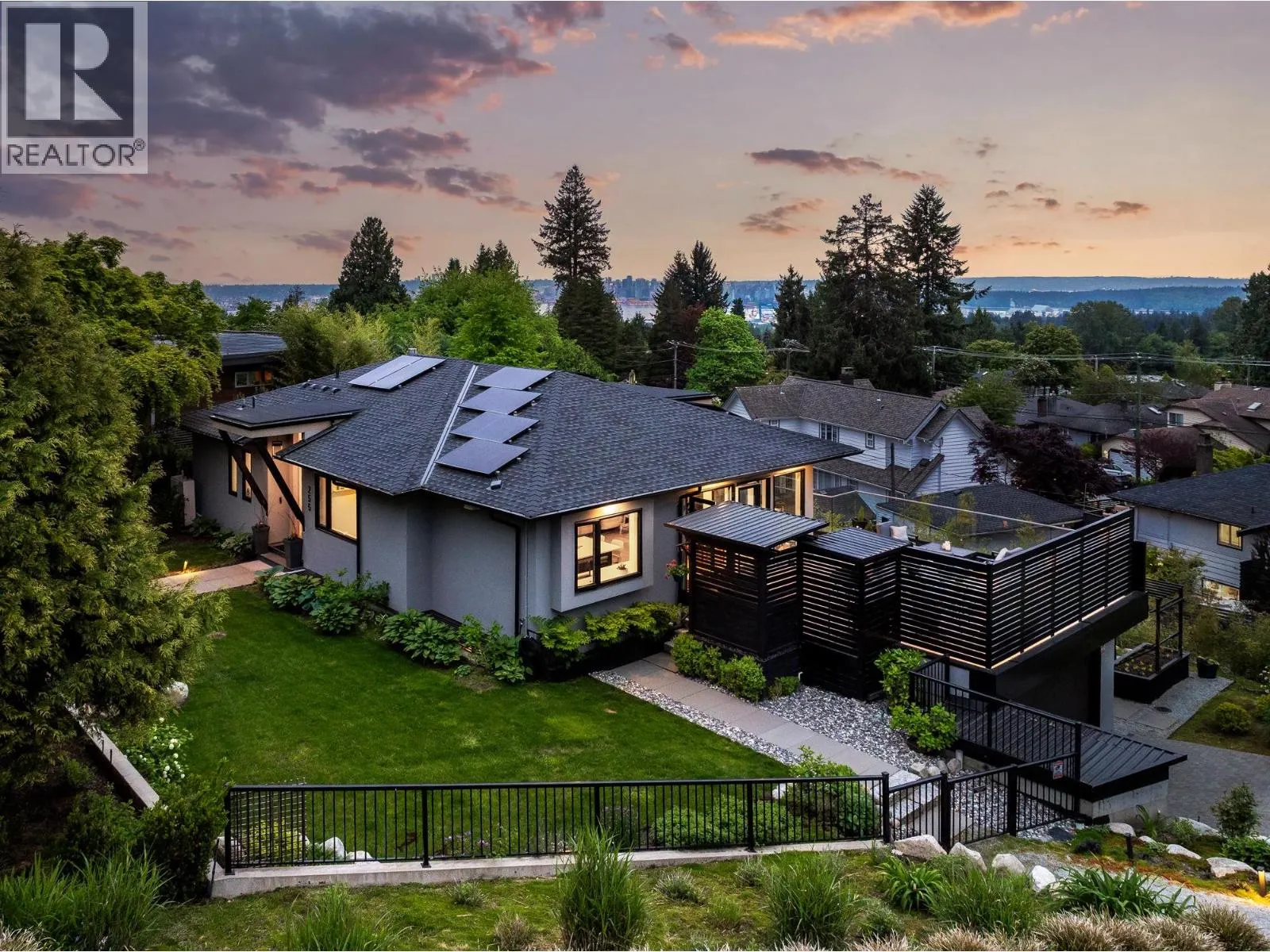 255 SANDRINGHAM CRESCENT