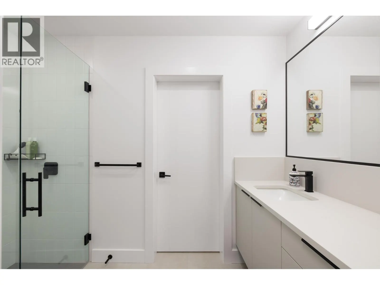 255 SANDRINGHAM CRESCENT