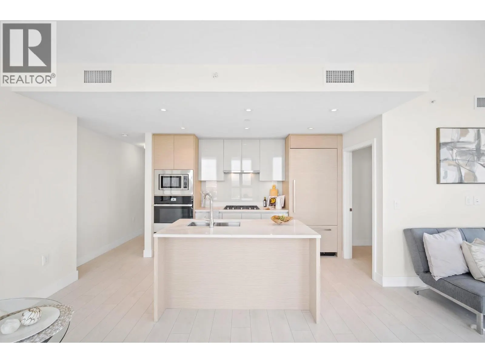 2203 3538 SAWMILL CRESCENT