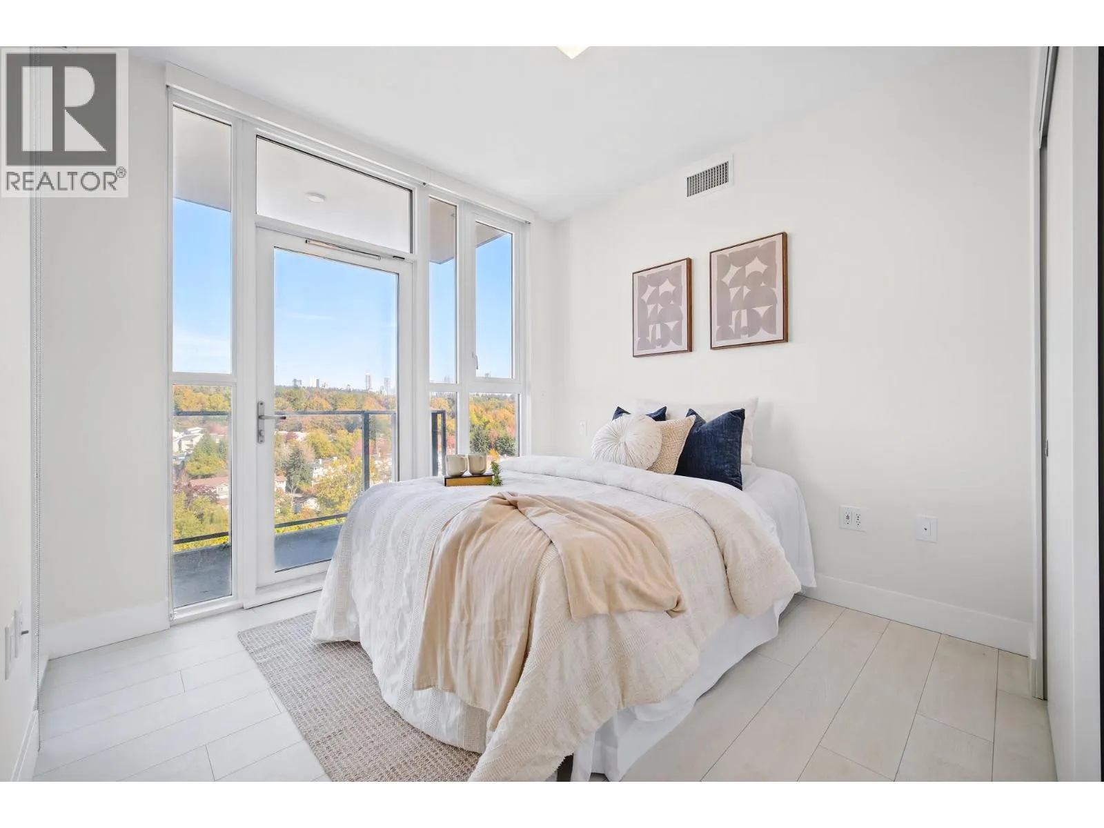2203 3538 SAWMILL CRESCENT