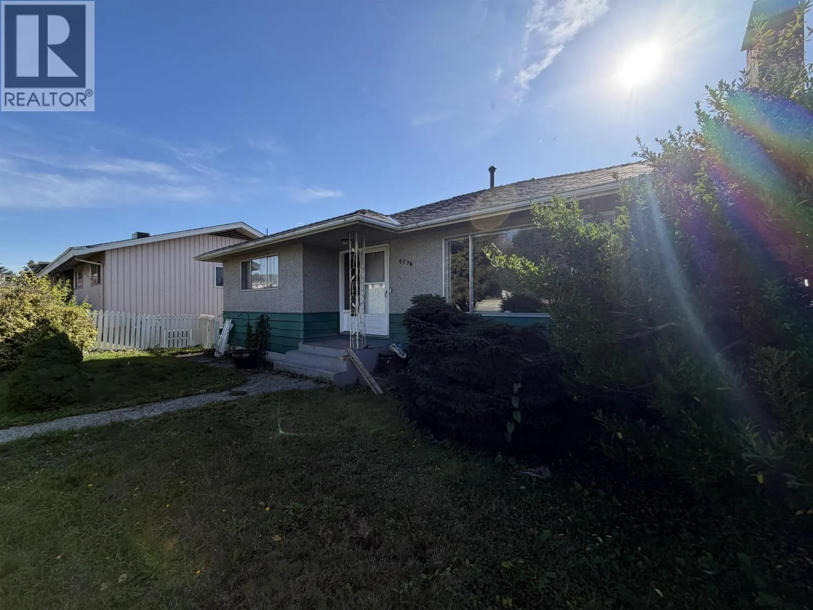 6790 HYCREST DRIVE