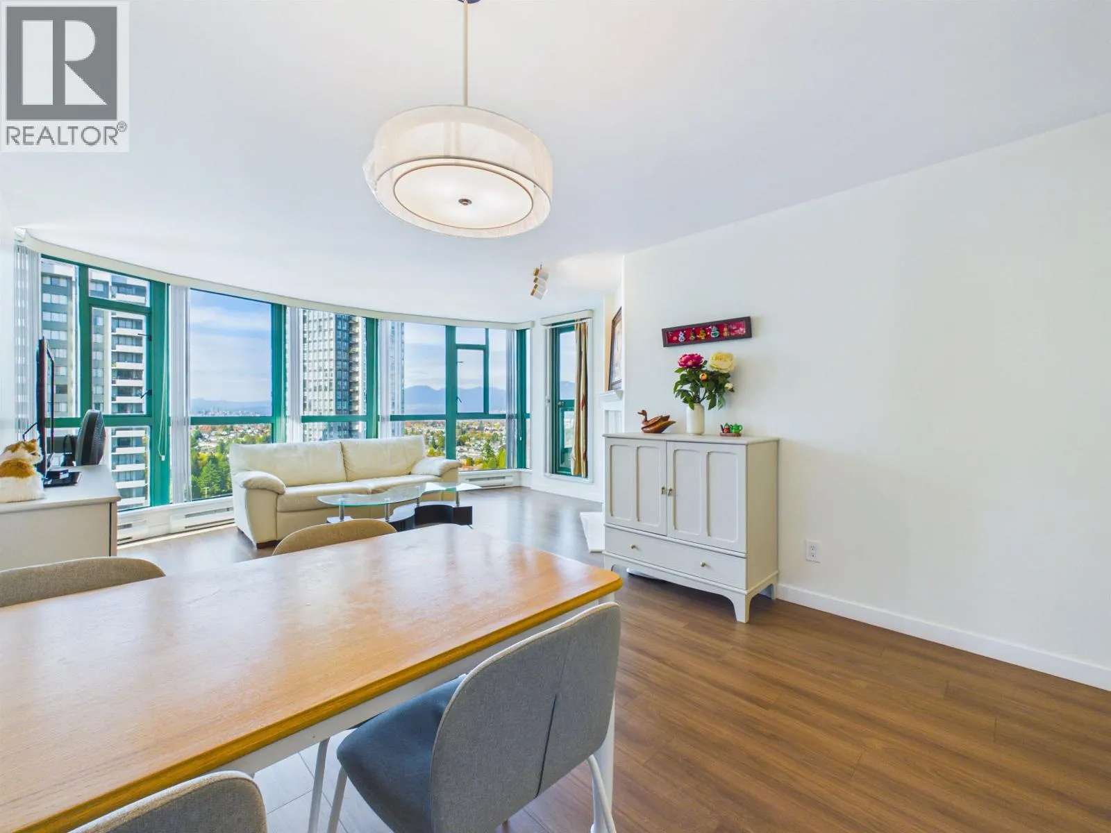 1705 5833 WILSON AVENUE
