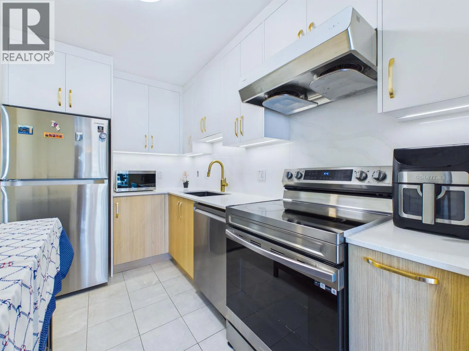 1705 5833 WILSON AVENUE