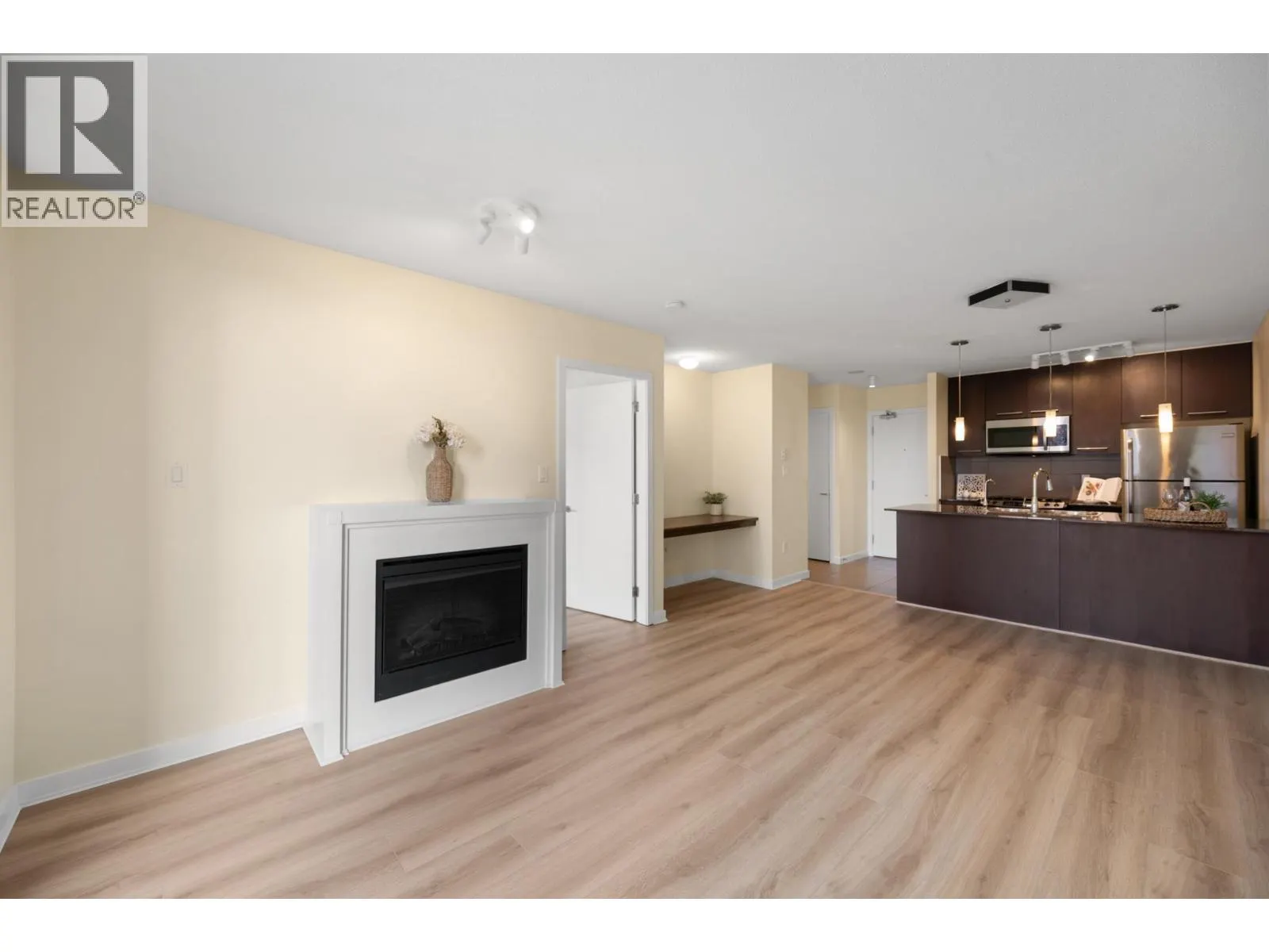 608 2979 GLEN DRIVE