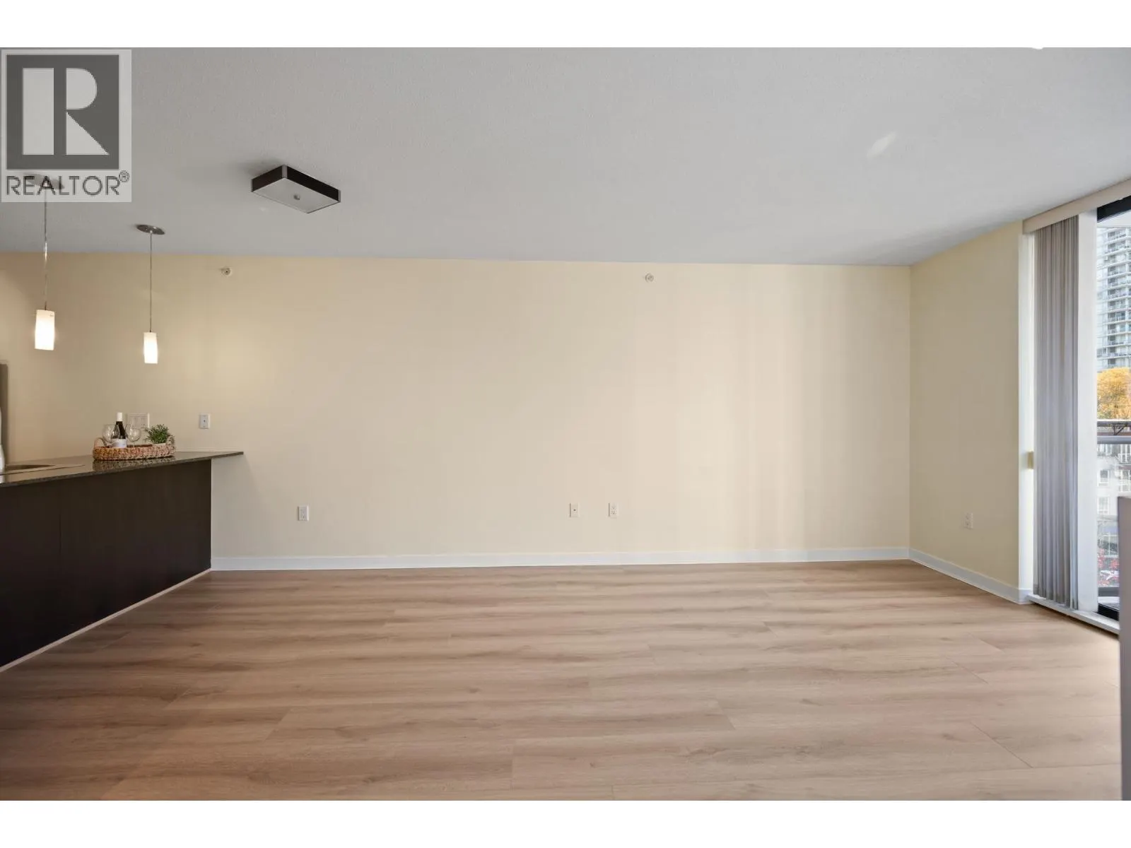 608 2979 GLEN DRIVE