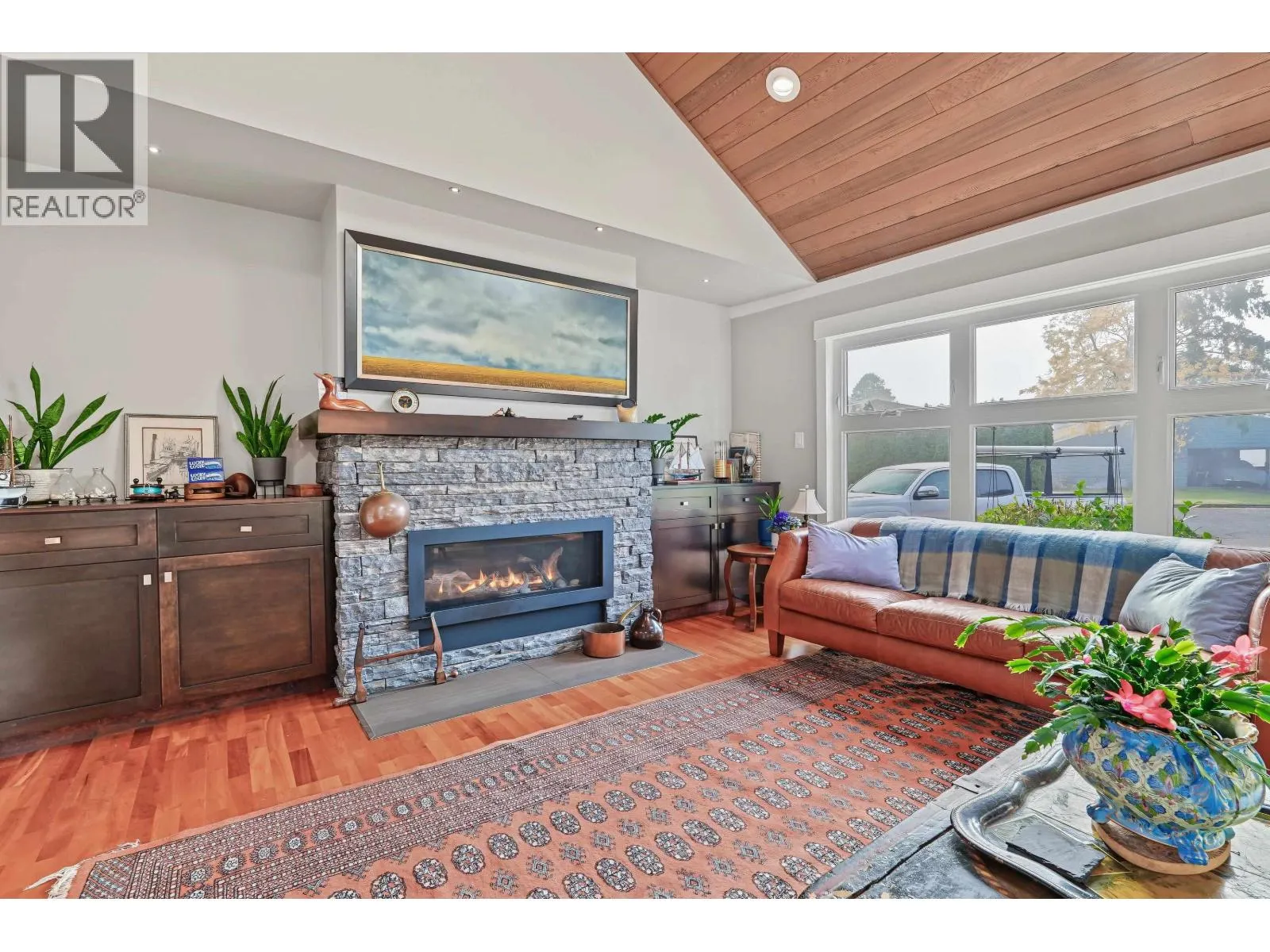 4927 CEDAR CRESCENT