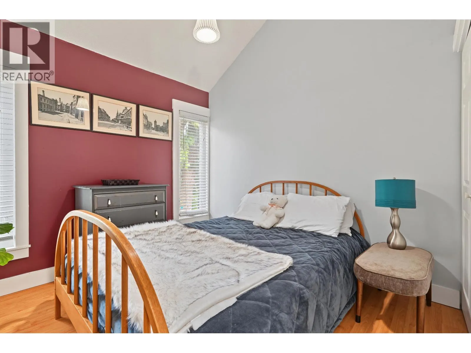 4927 CEDAR CRESCENT