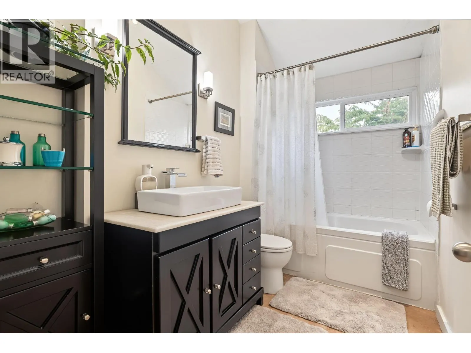 4927 CEDAR CRESCENT