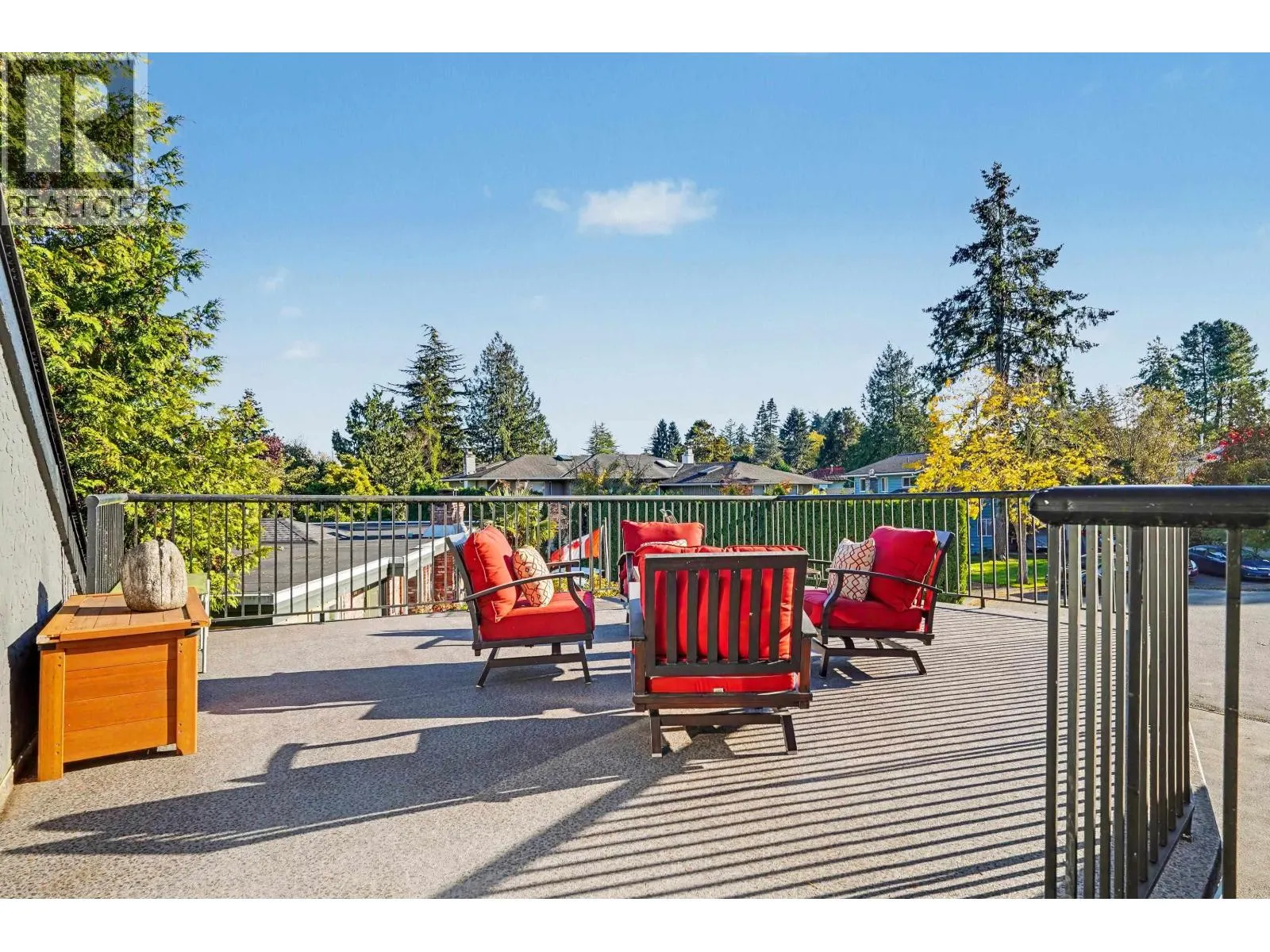 4927 CEDAR CRESCENT