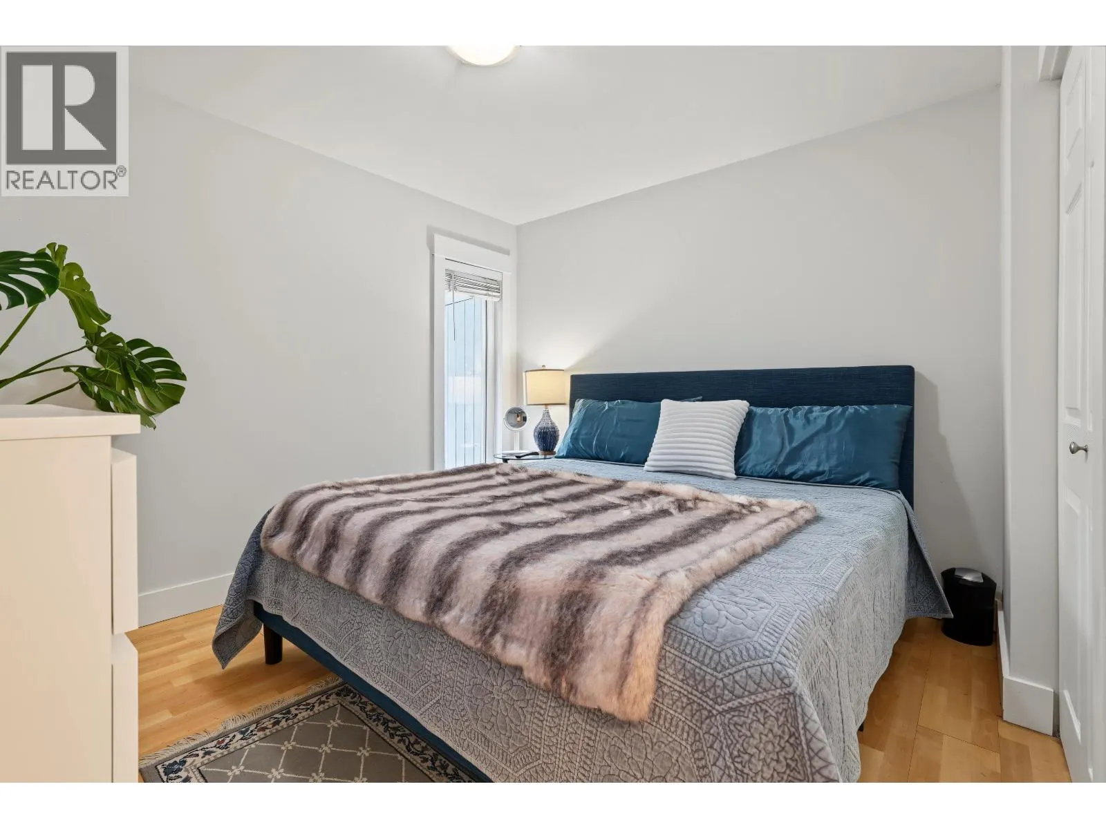 4927 CEDAR CRESCENT