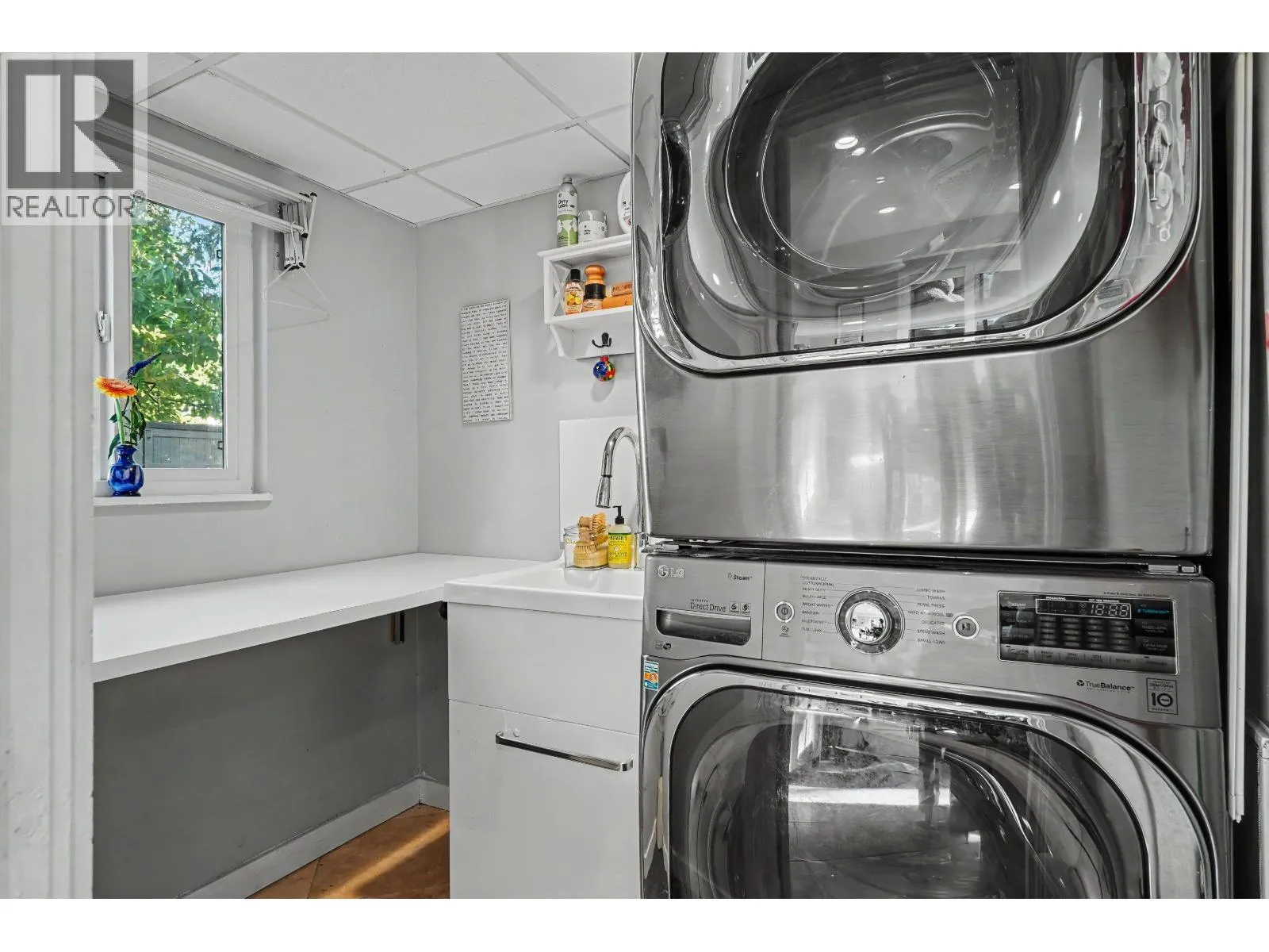 4927 CEDAR CRESCENT