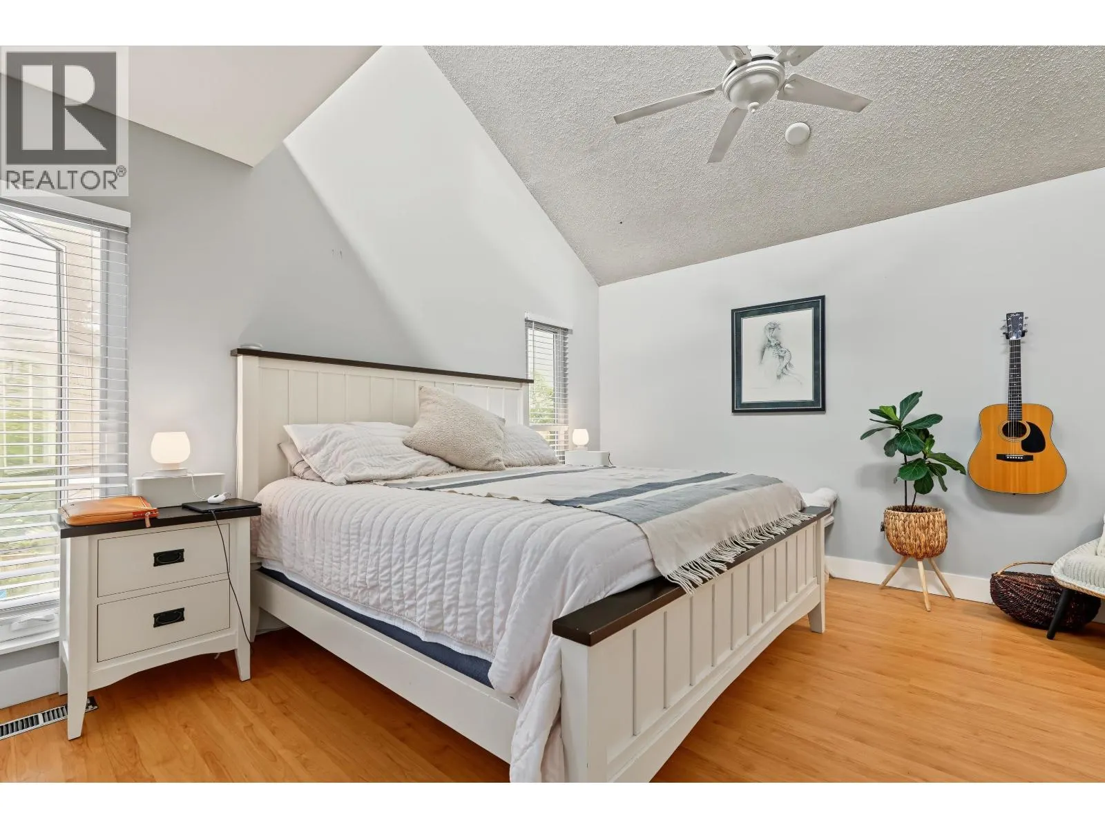 4927 CEDAR CRESCENT