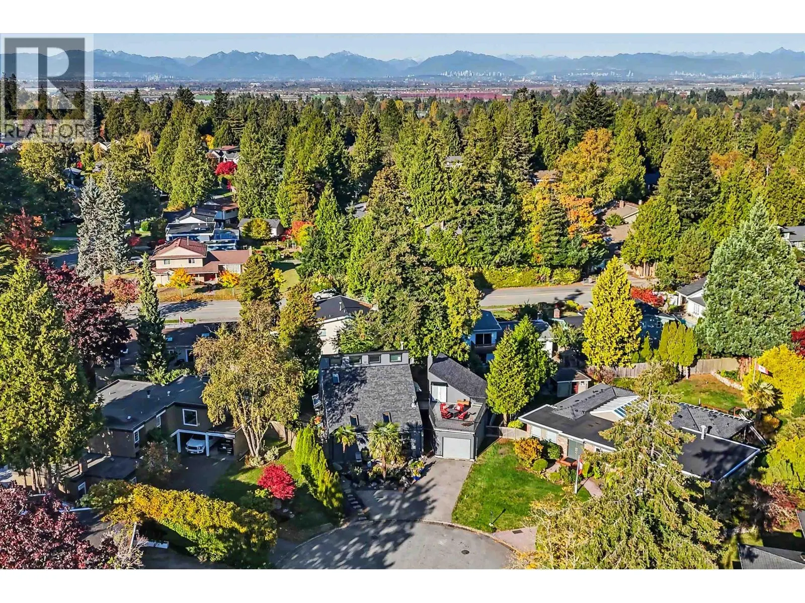 4927 CEDAR CRESCENT