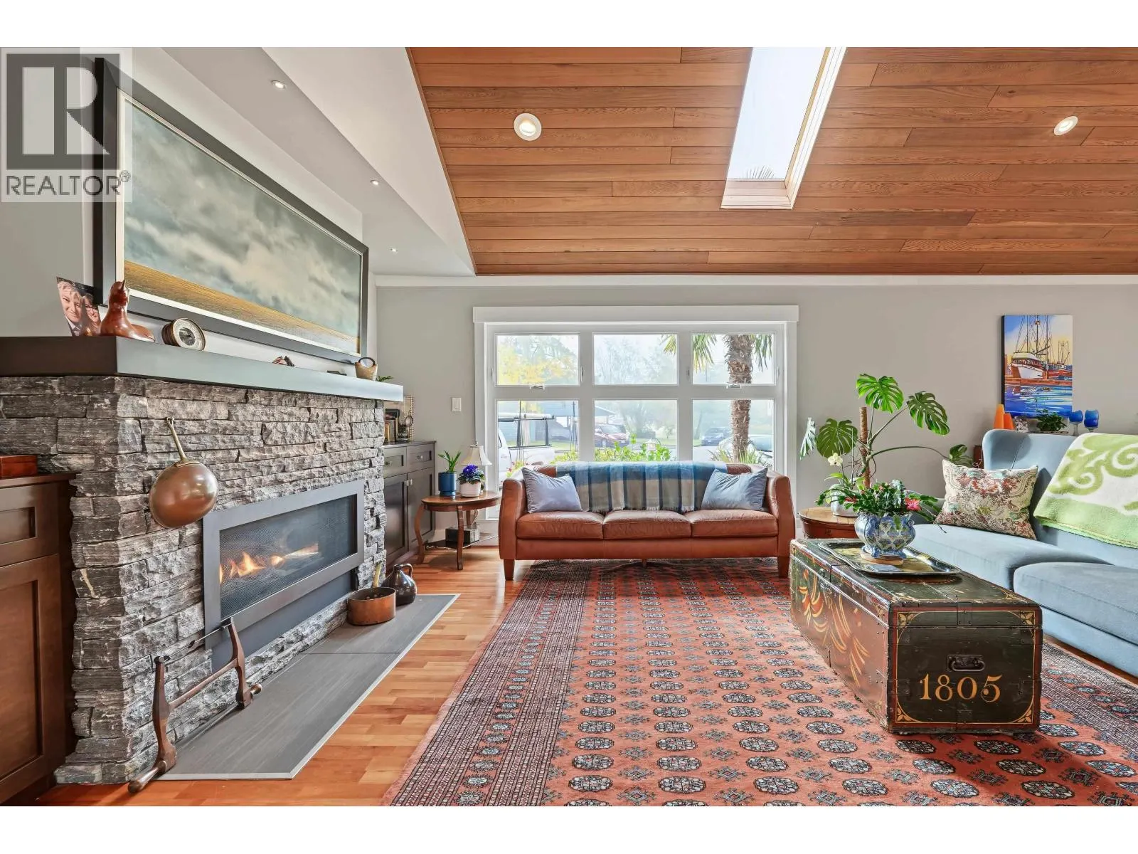 4927 CEDAR CRESCENT