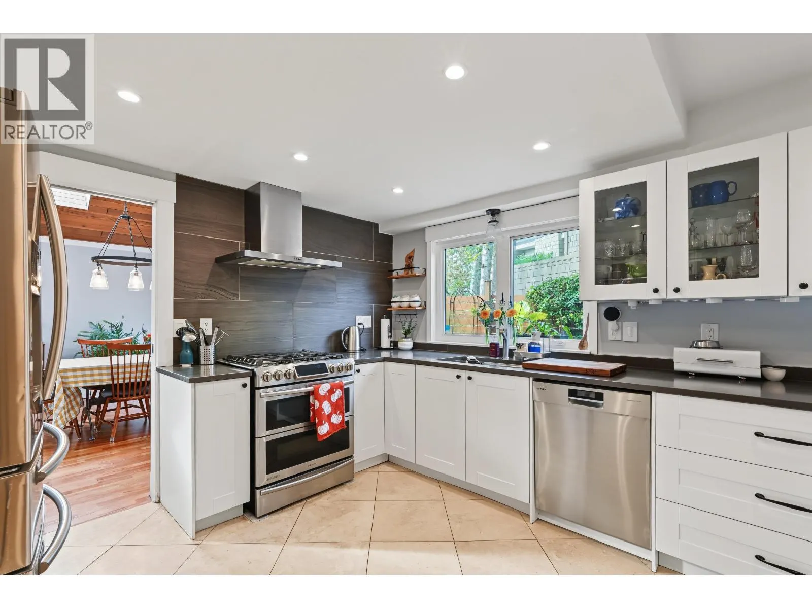 4927 CEDAR CRESCENT