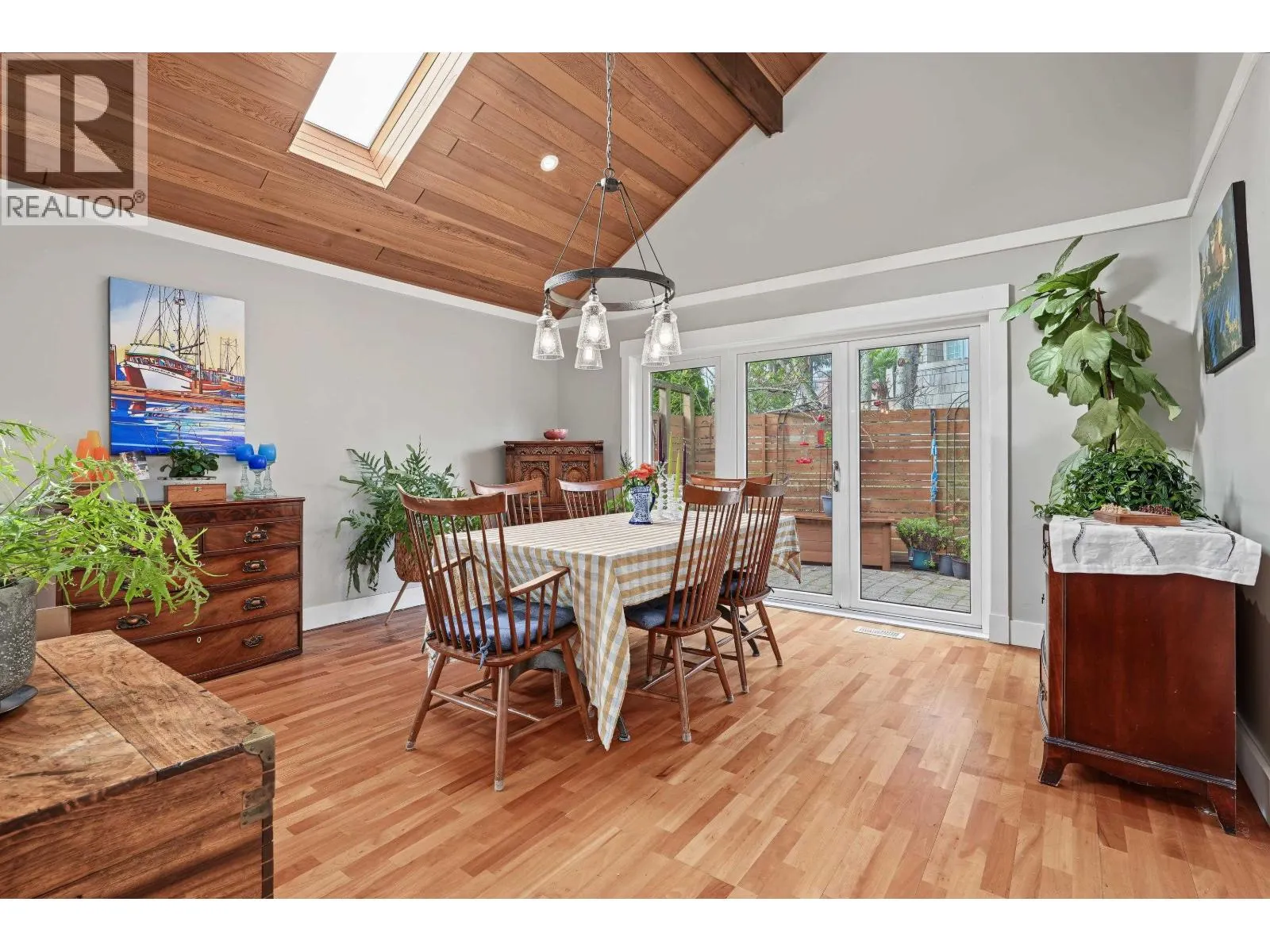 4927 CEDAR CRESCENT