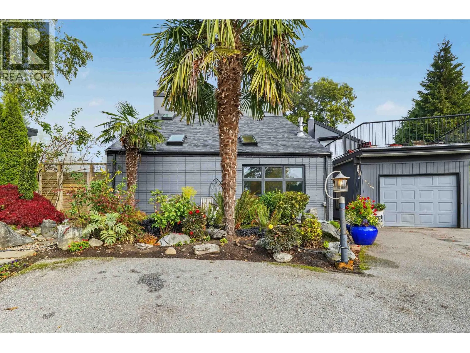 4927 CEDAR CRESCENT