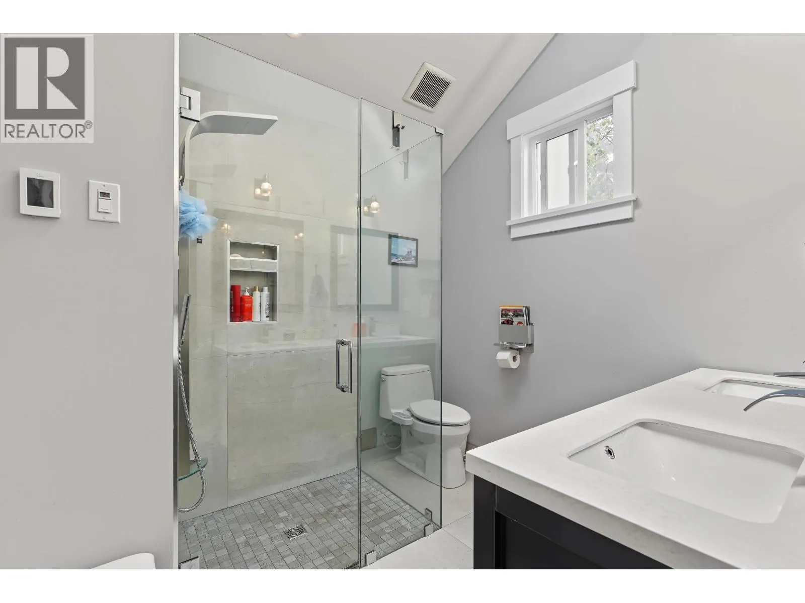 4927 CEDAR CRESCENT