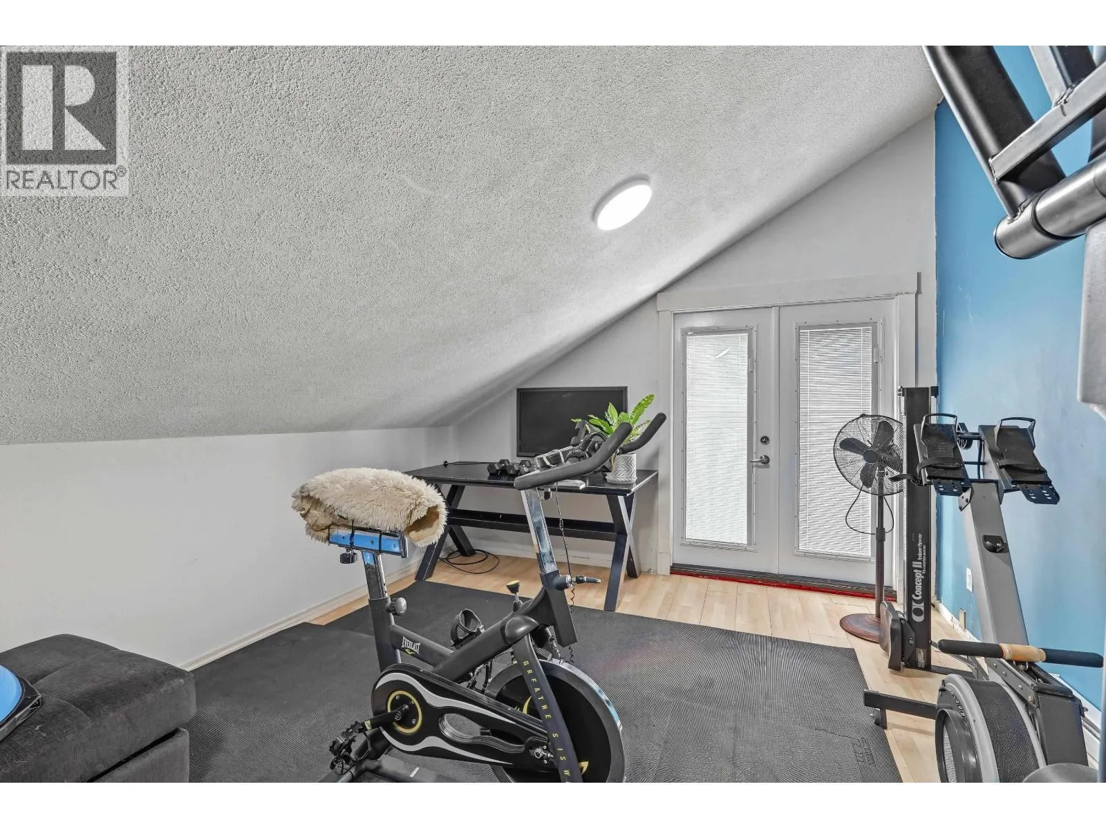 4927 CEDAR CRESCENT