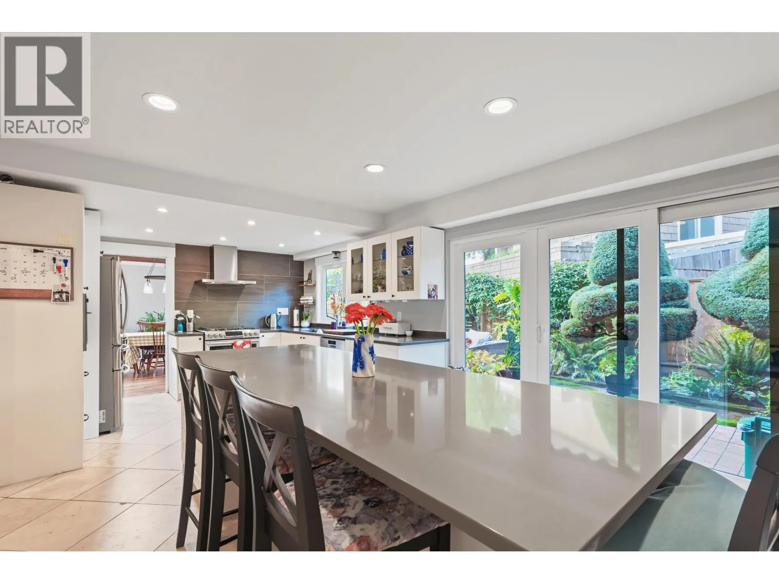 4927 CEDAR CRESCENT