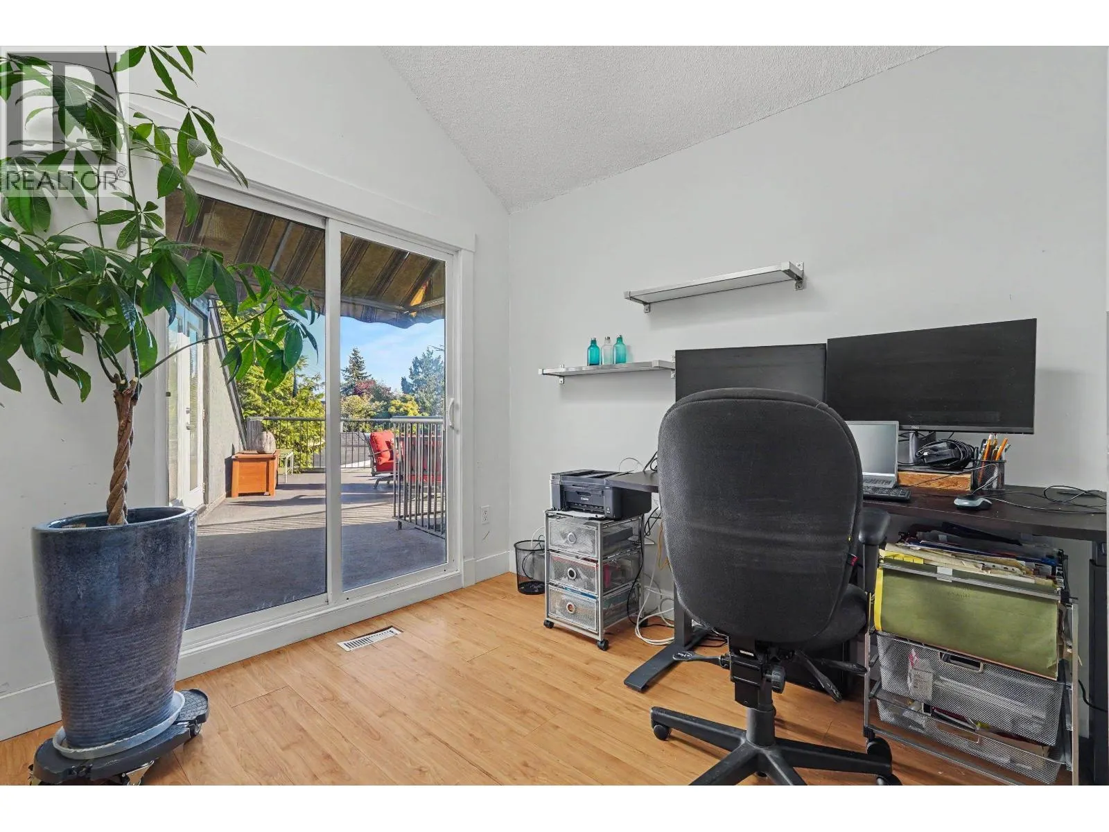 4927 CEDAR CRESCENT