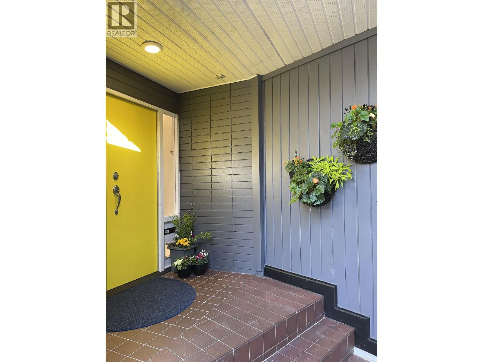 4927 CEDAR CRESCENT