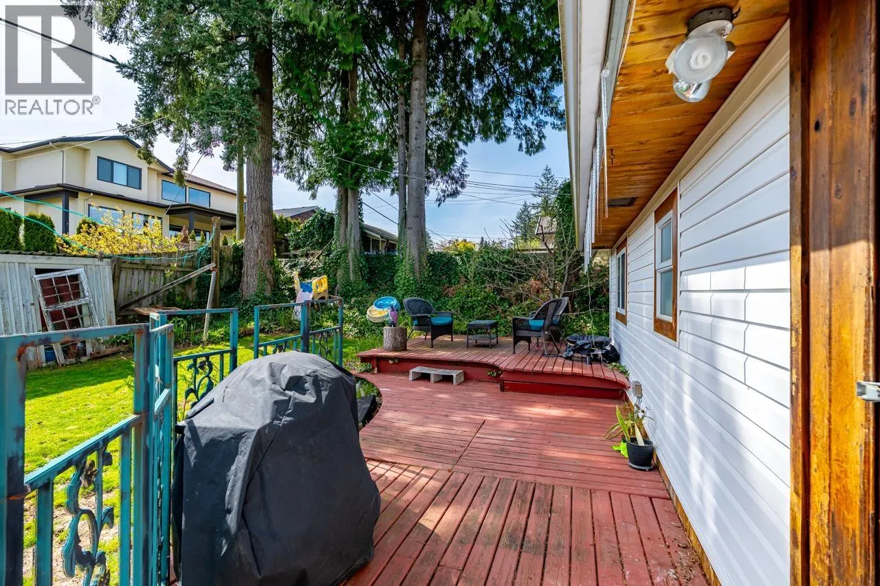 1052 COMO LAKE AVENUE