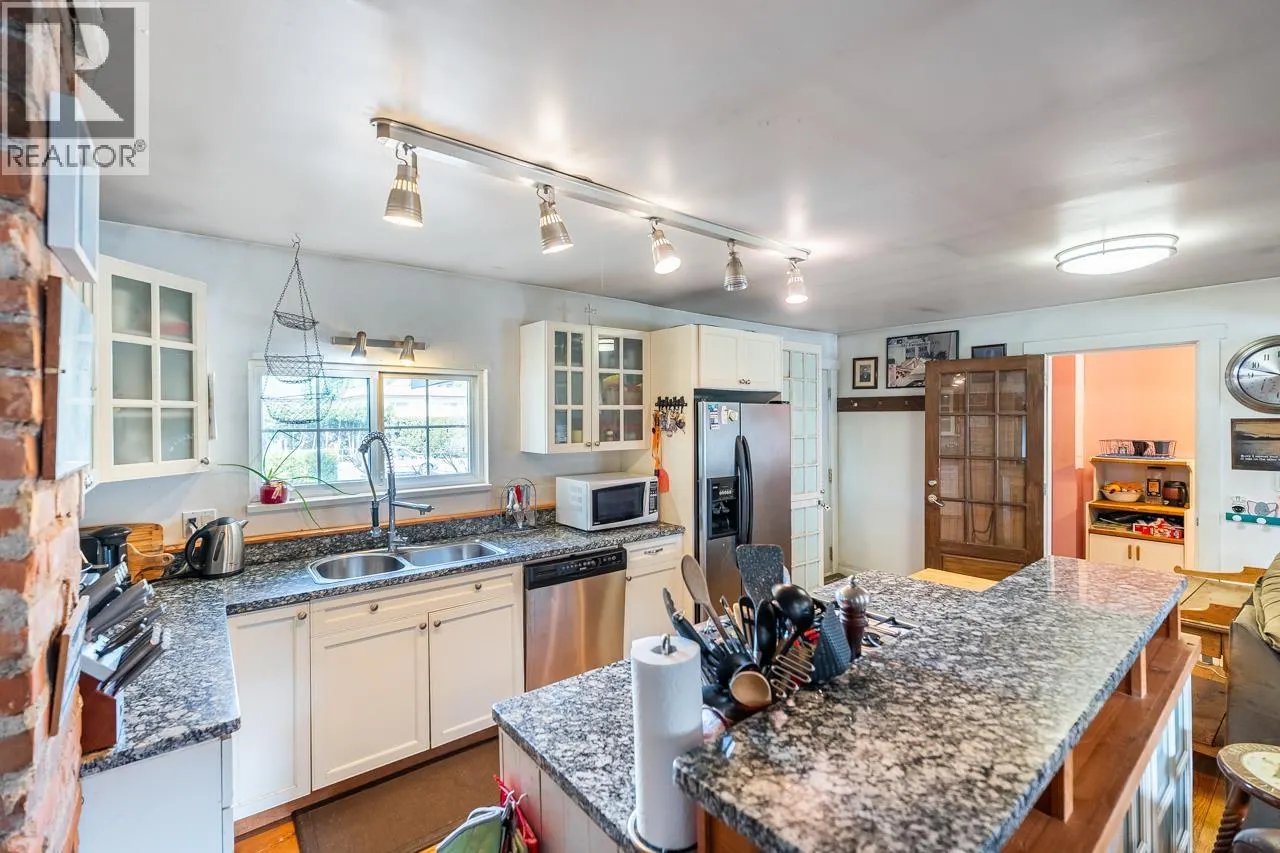 1052 COMO LAKE AVENUE