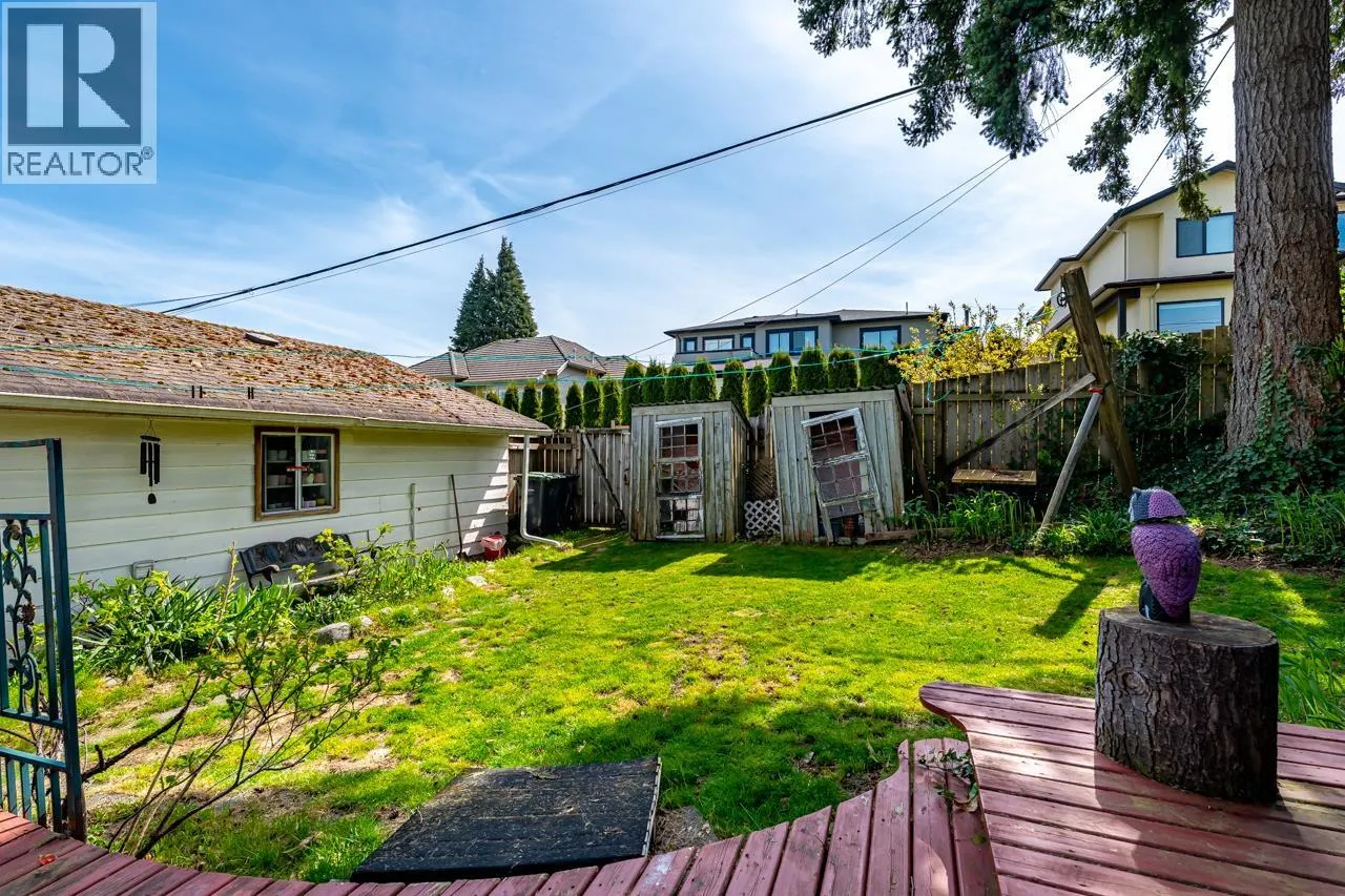 1052 COMO LAKE AVENUE