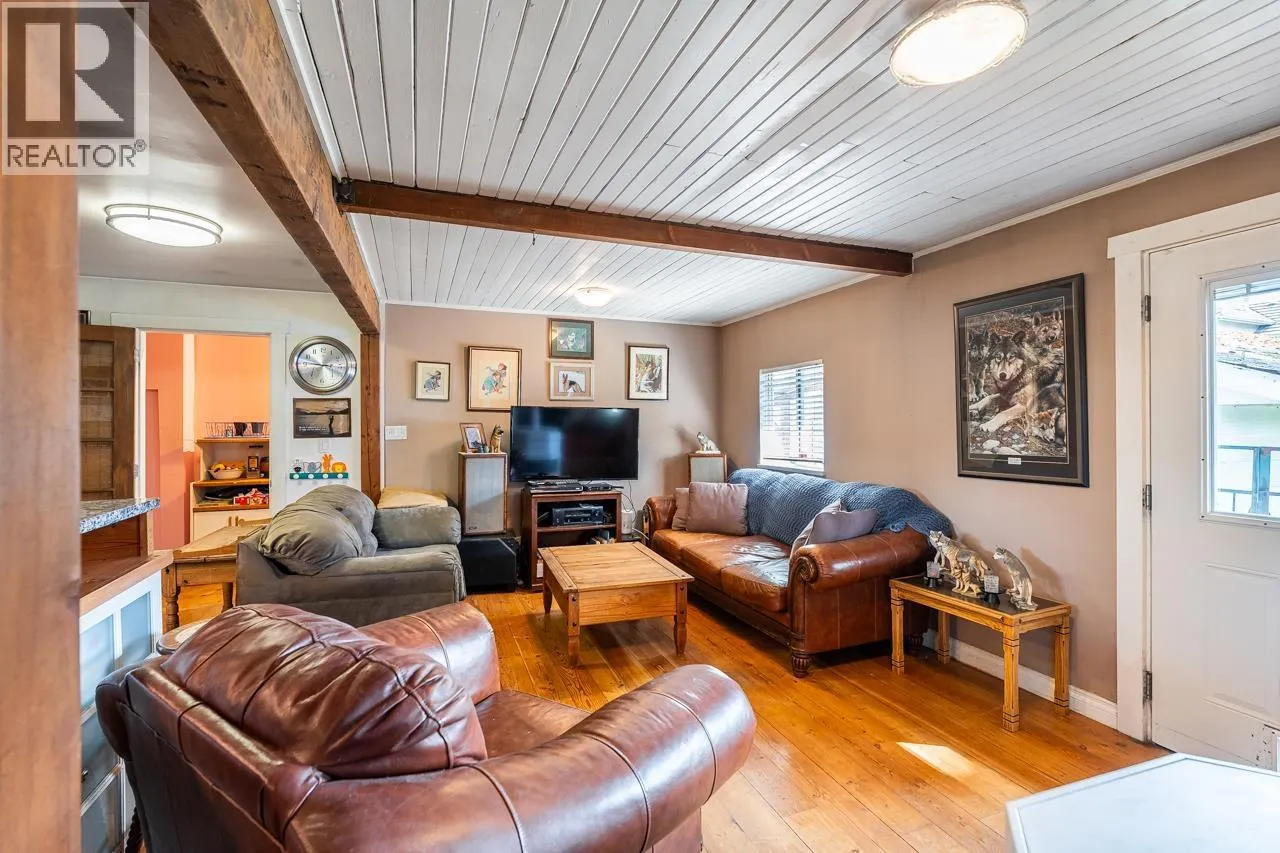 1052 COMO LAKE AVENUE